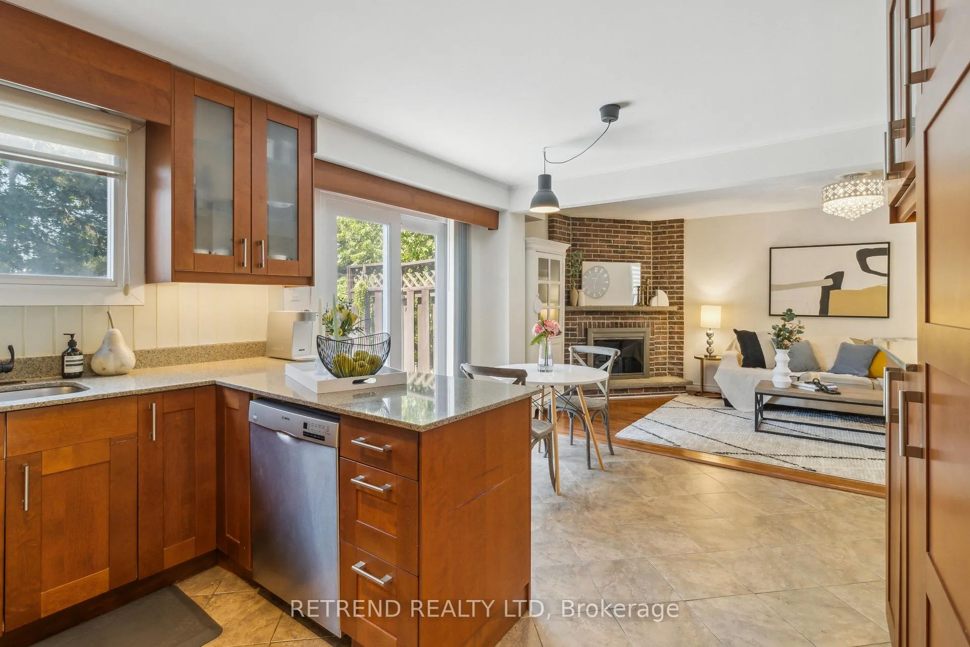 Photo 15 of 72 Holm Crescent, Markham, Aileen-Willowbrook — HOMEH