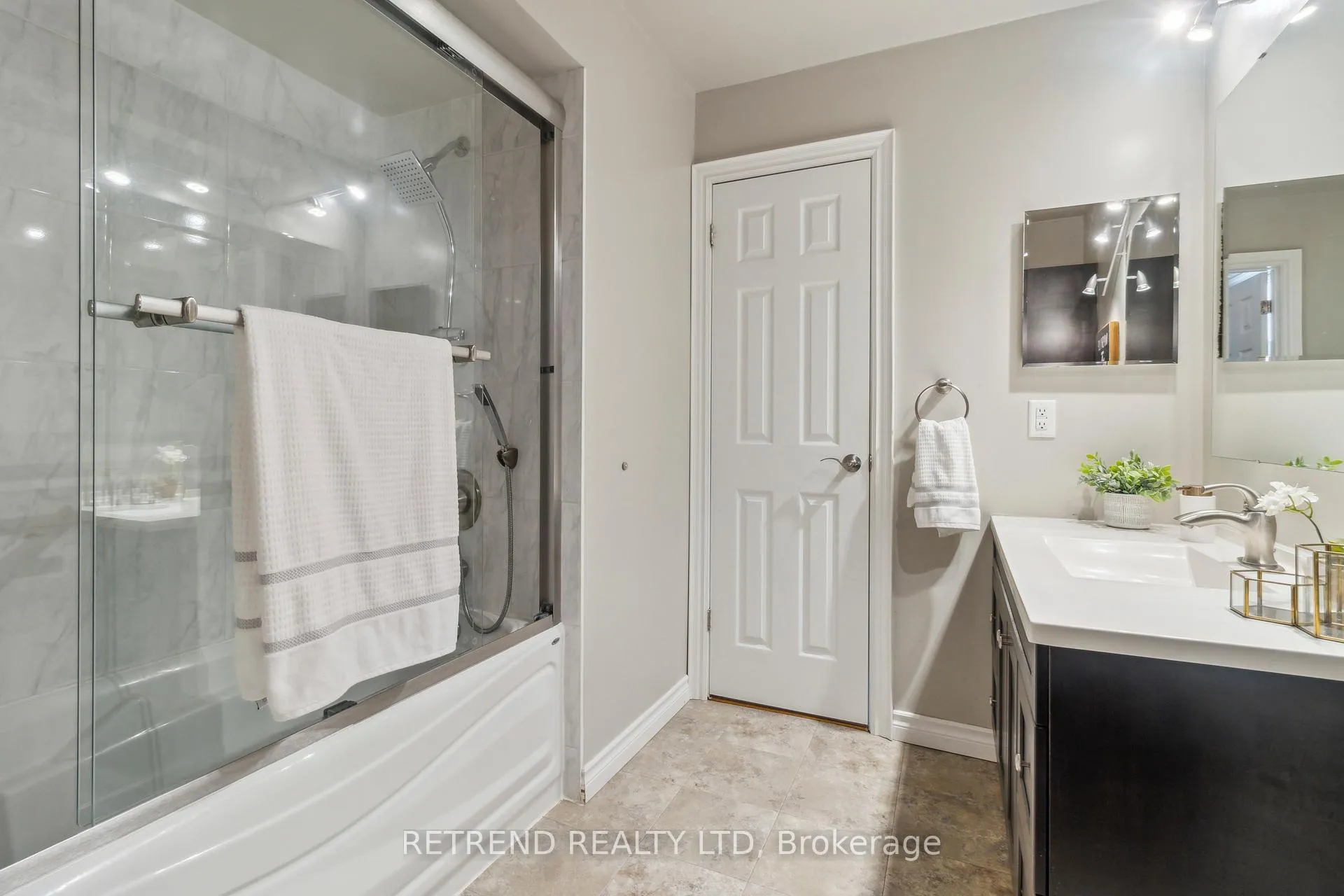 Photo 25 of 72 Holm Crescent, Markham, Aileen-Willowbrook — HOMEH