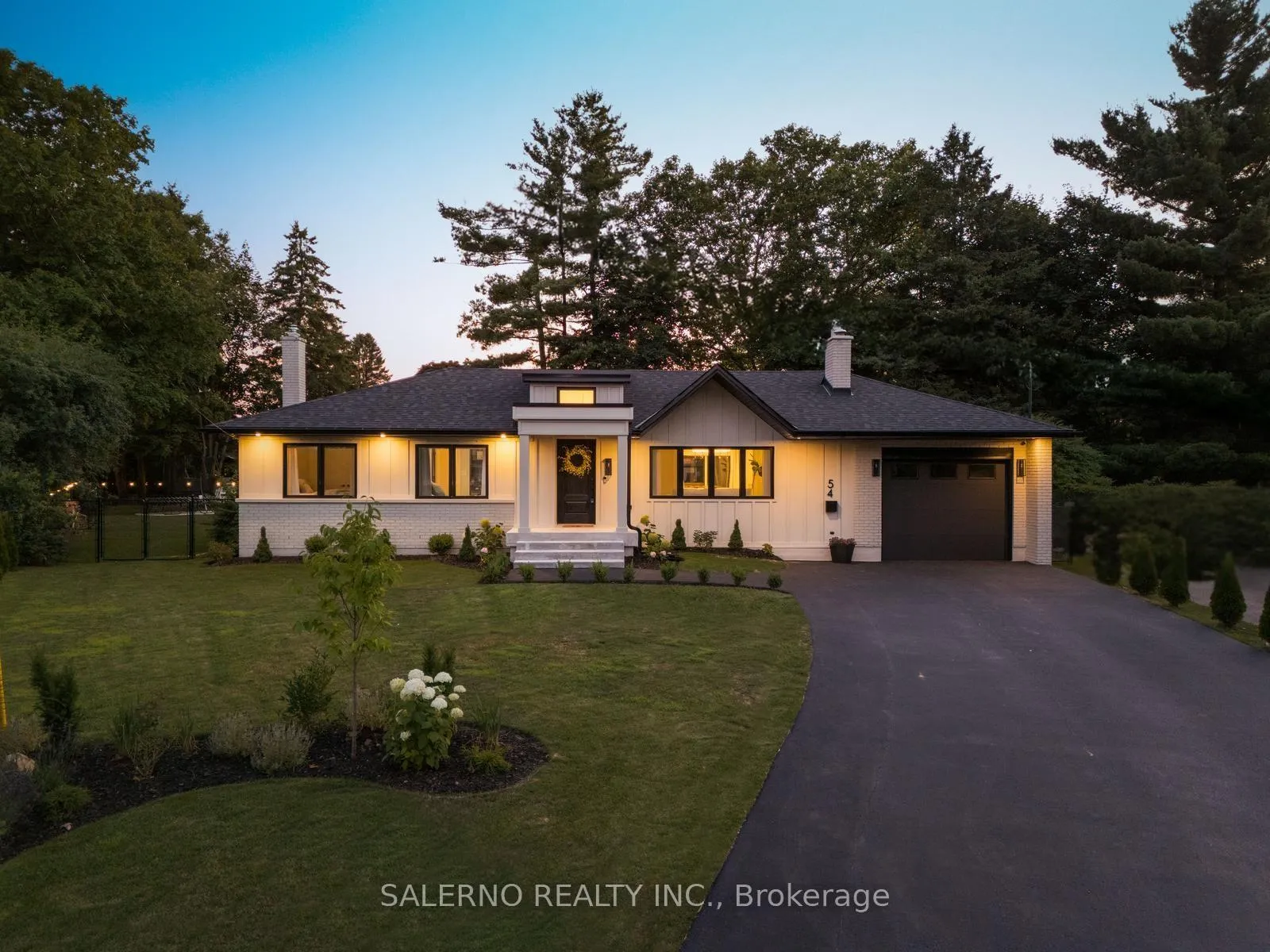 Photo 1 of 54 East Crest, Hamilton, Ancaster — HOMEH