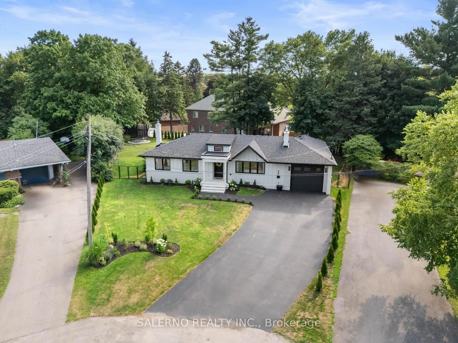 Photo 3 of 54 East Crest, Hamilton, Ancaster — HOMEH