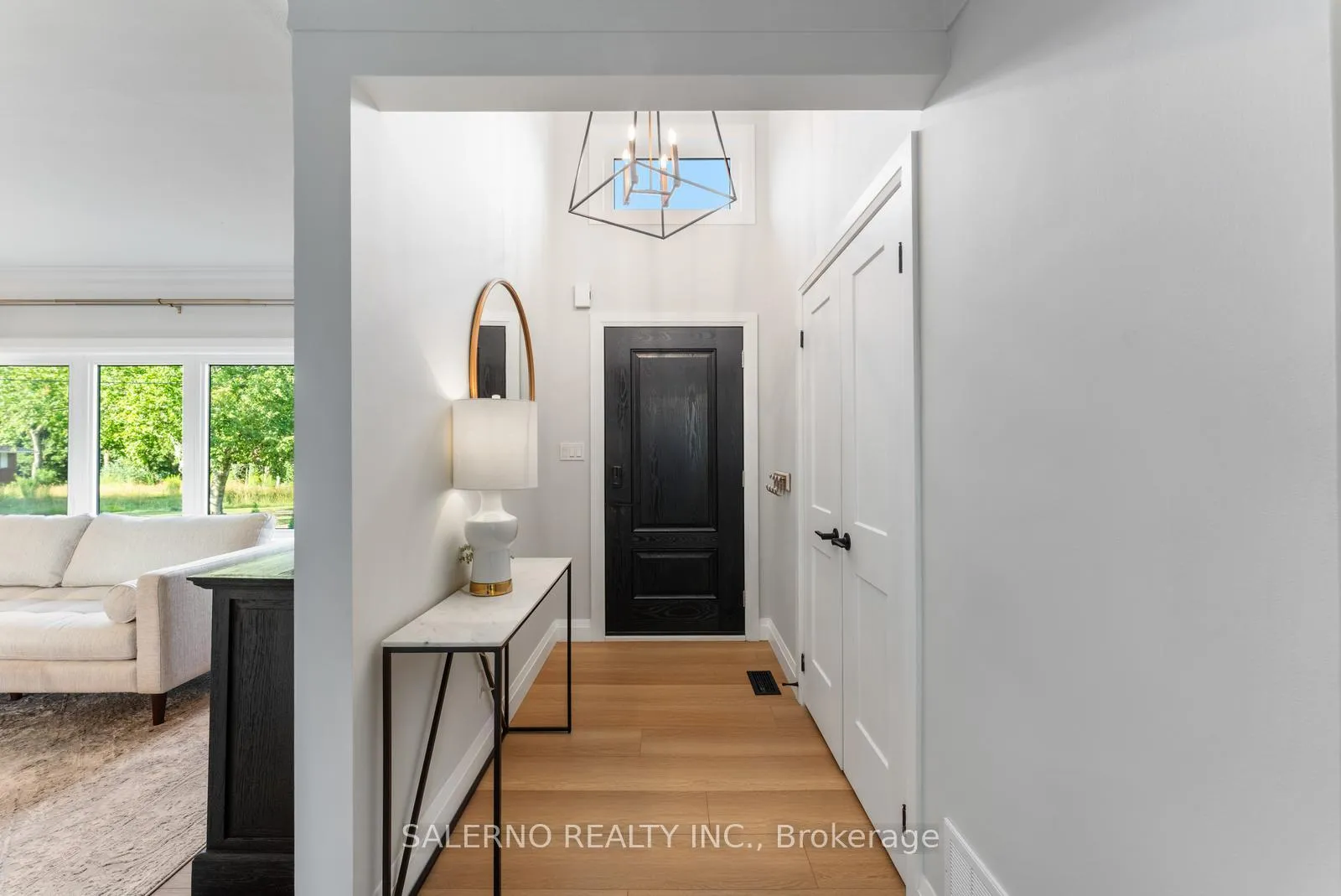 Photo 5 of 54 East Crest, Hamilton, Ancaster — HOMEH