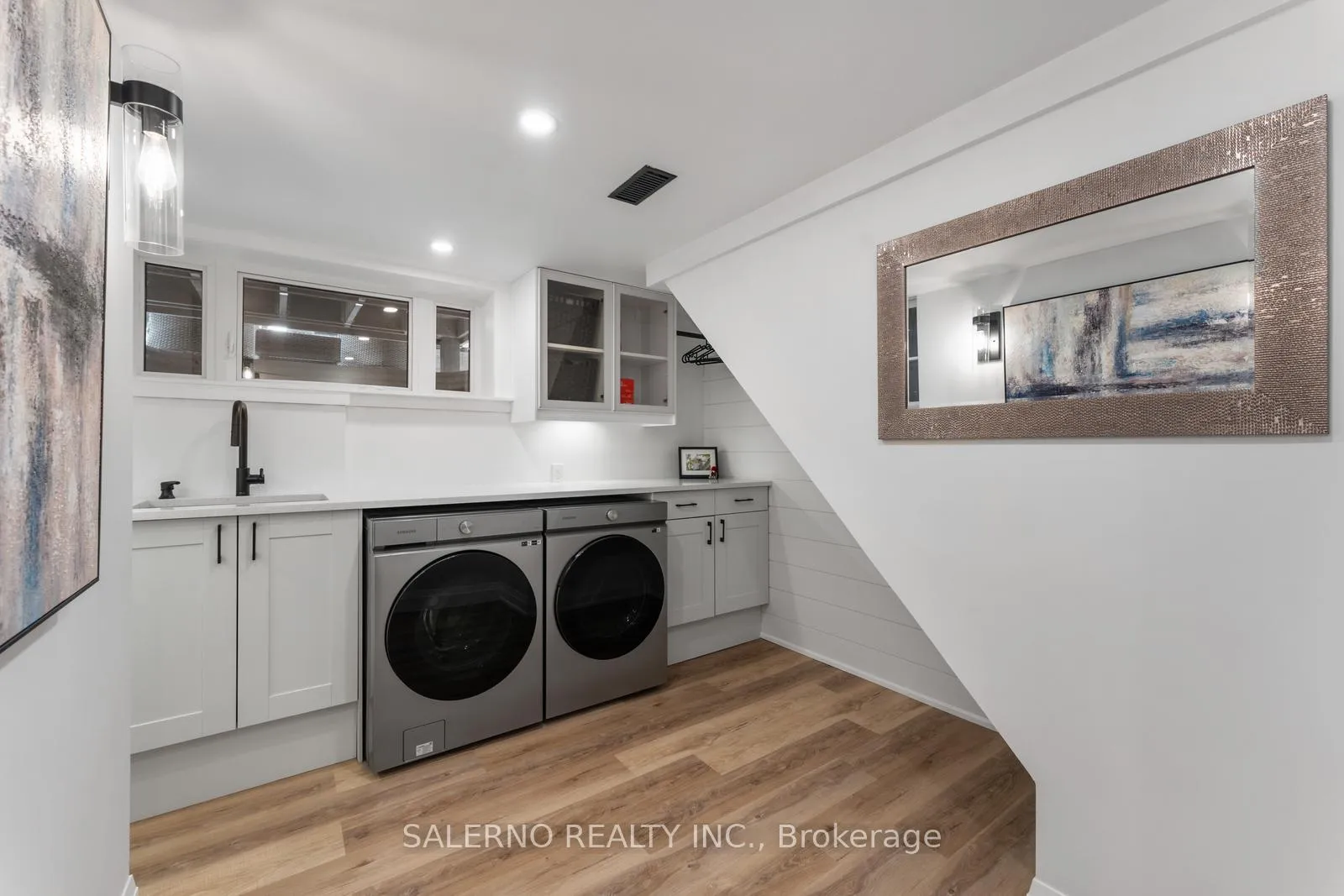 Photo 37 of 54 East Crest, Hamilton, Ancaster — HOMEH