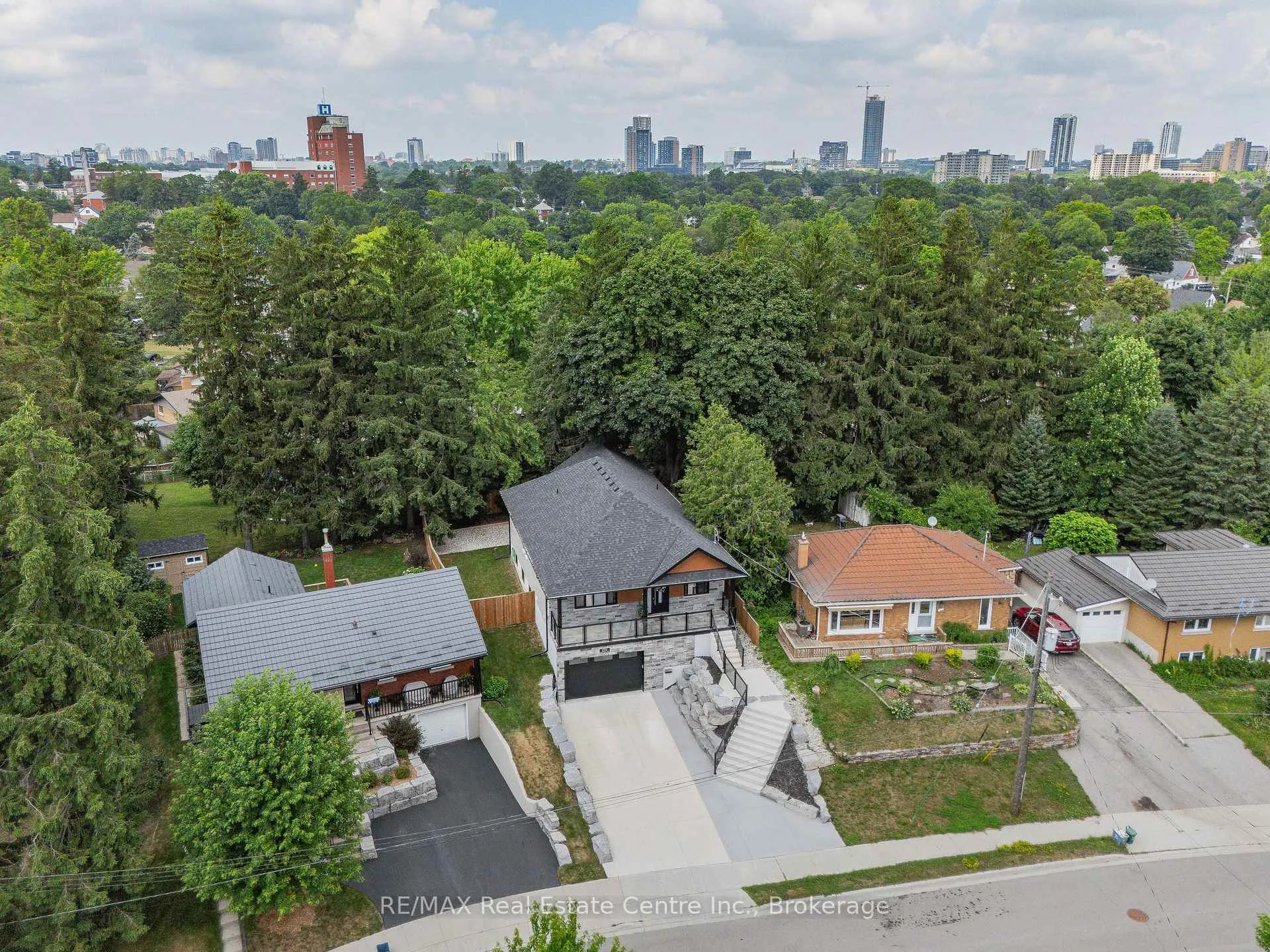 Photo 5 of 276 Mausser Avenue, Kitchener — HOMEH