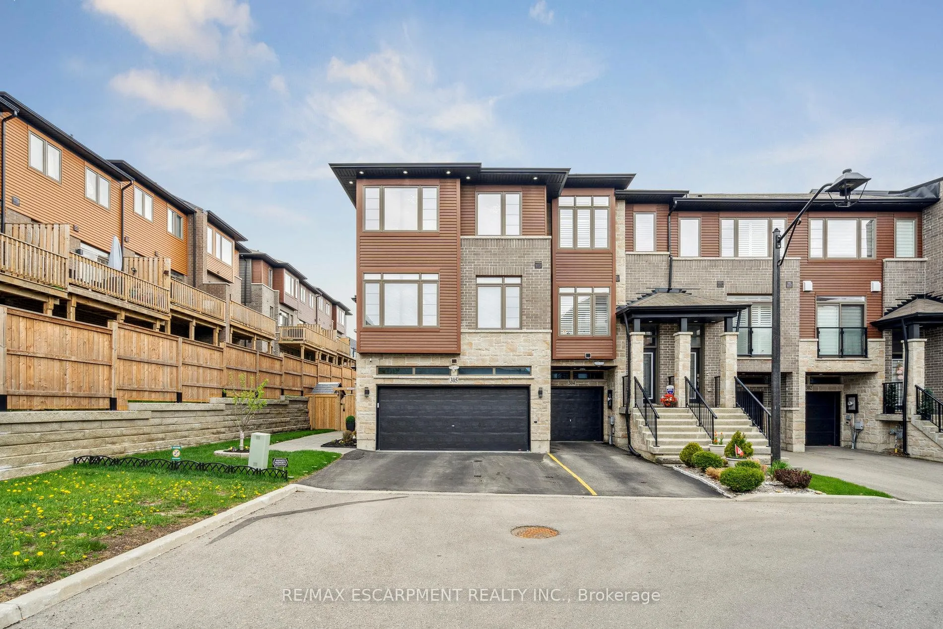 Photo 1 of Unit 305, 30 Times Square Boulevard, Hamilton, Stoney Creek — HOMEH