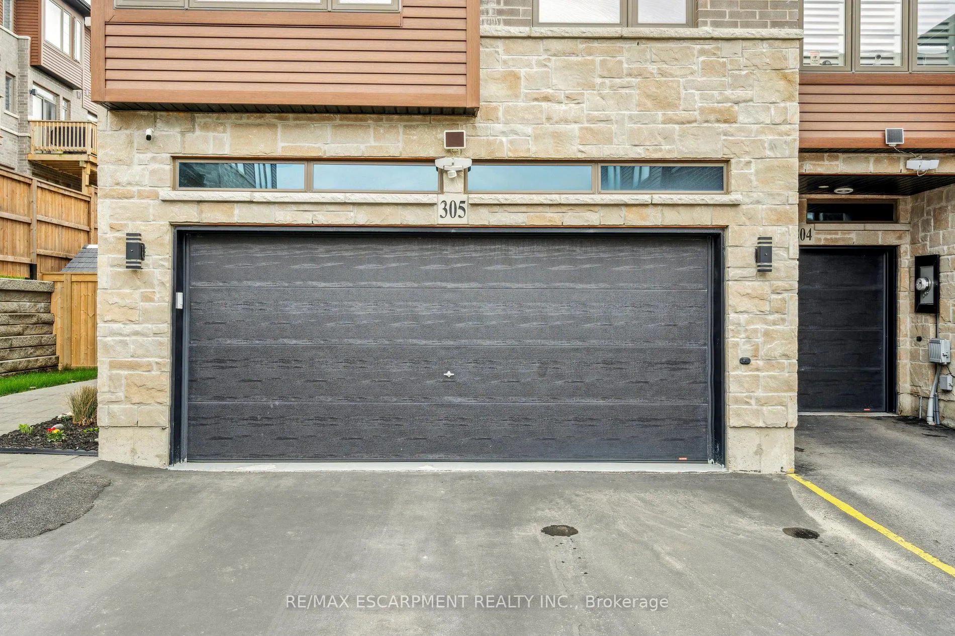 Photo 3 of Unit 305, 30 Times Square Boulevard, Hamilton, Stoney Creek — HOMEH