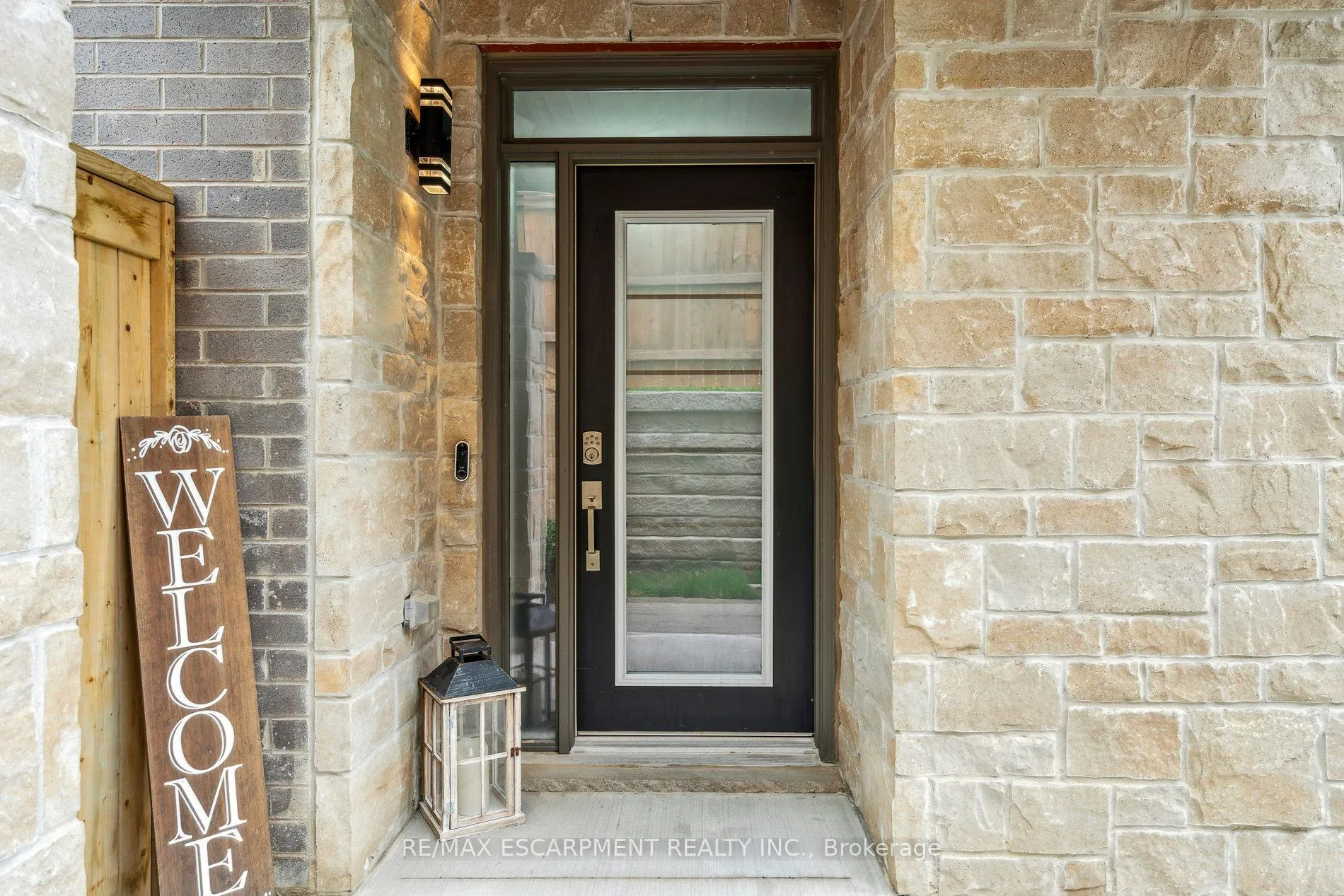 Photo 4 of Unit 305, 30 Times Square Boulevard, Hamilton, Stoney Creek — HOMEH