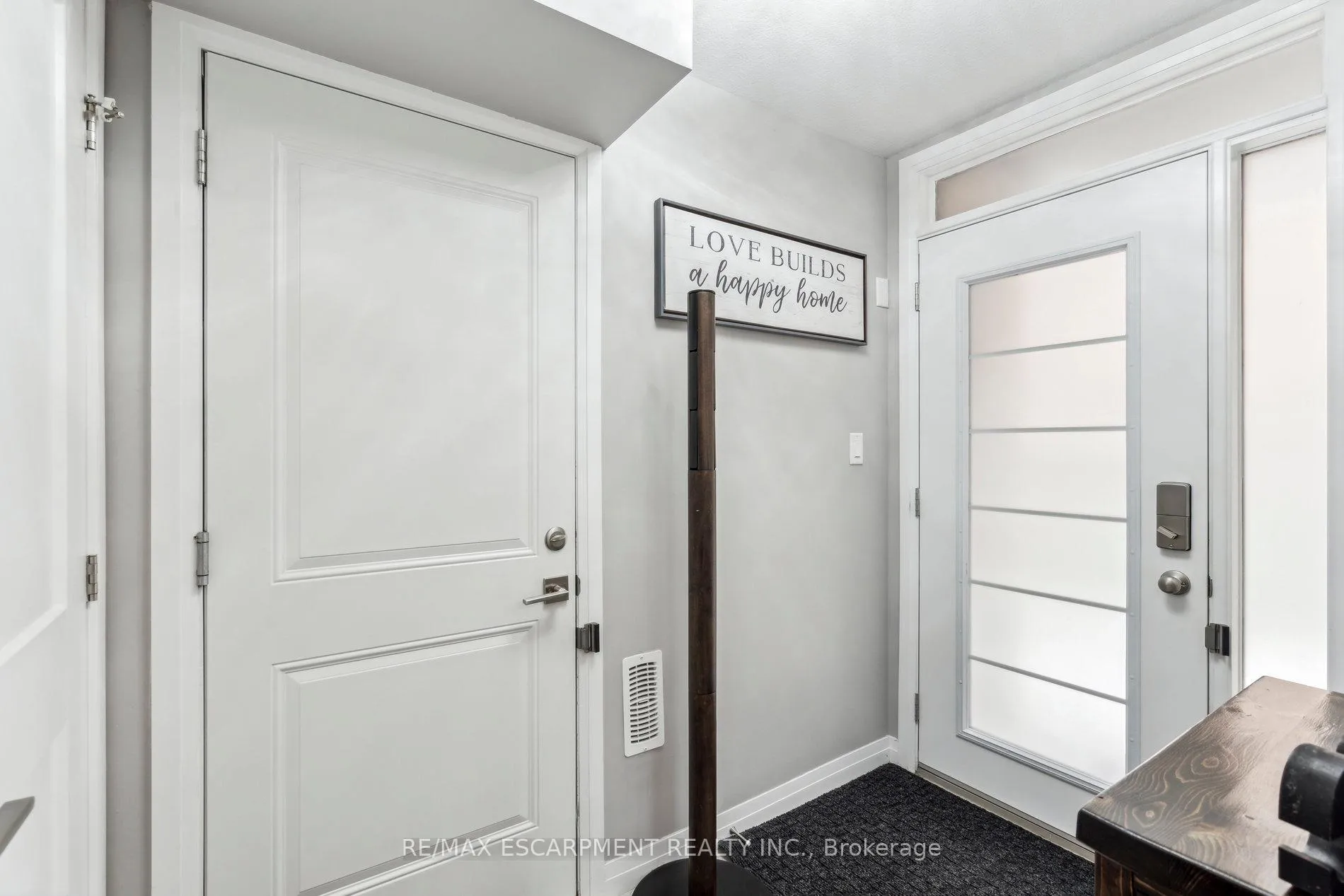 Photo 5 of Unit 305, 30 Times Square Boulevard, Hamilton, Stoney Creek — HOMEH