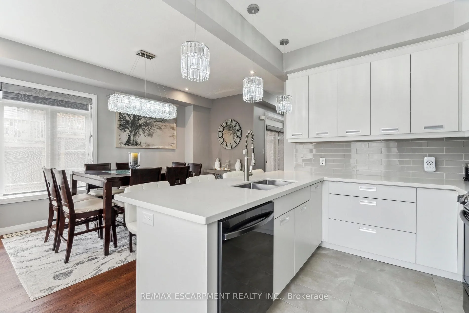Photo 10 of Unit 305, 30 Times Square Boulevard, Hamilton, Stoney Creek — HOMEH