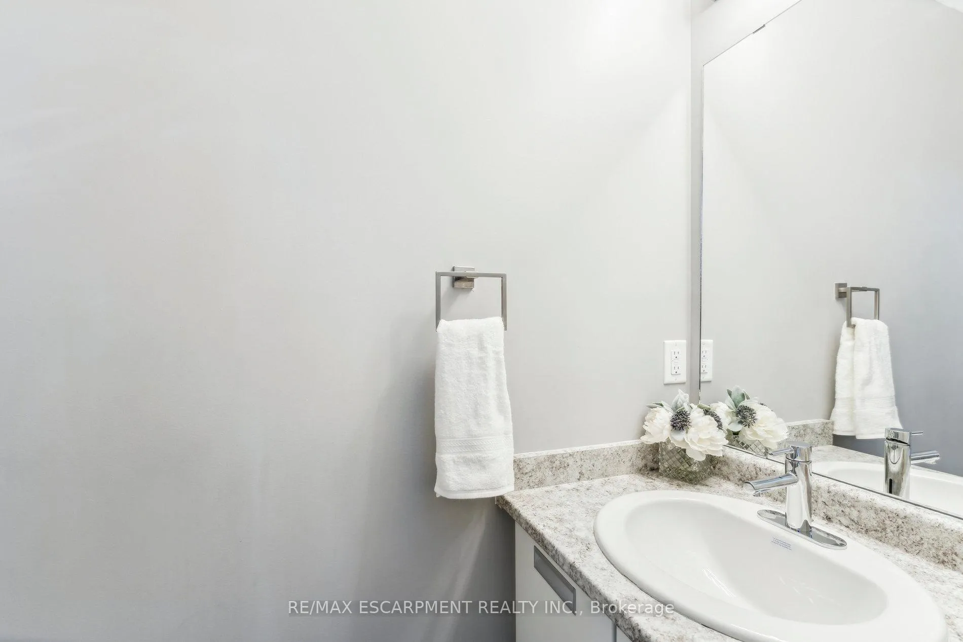 Photo 17 of Unit 305, 30 Times Square Boulevard, Hamilton, Stoney Creek — HOMEH