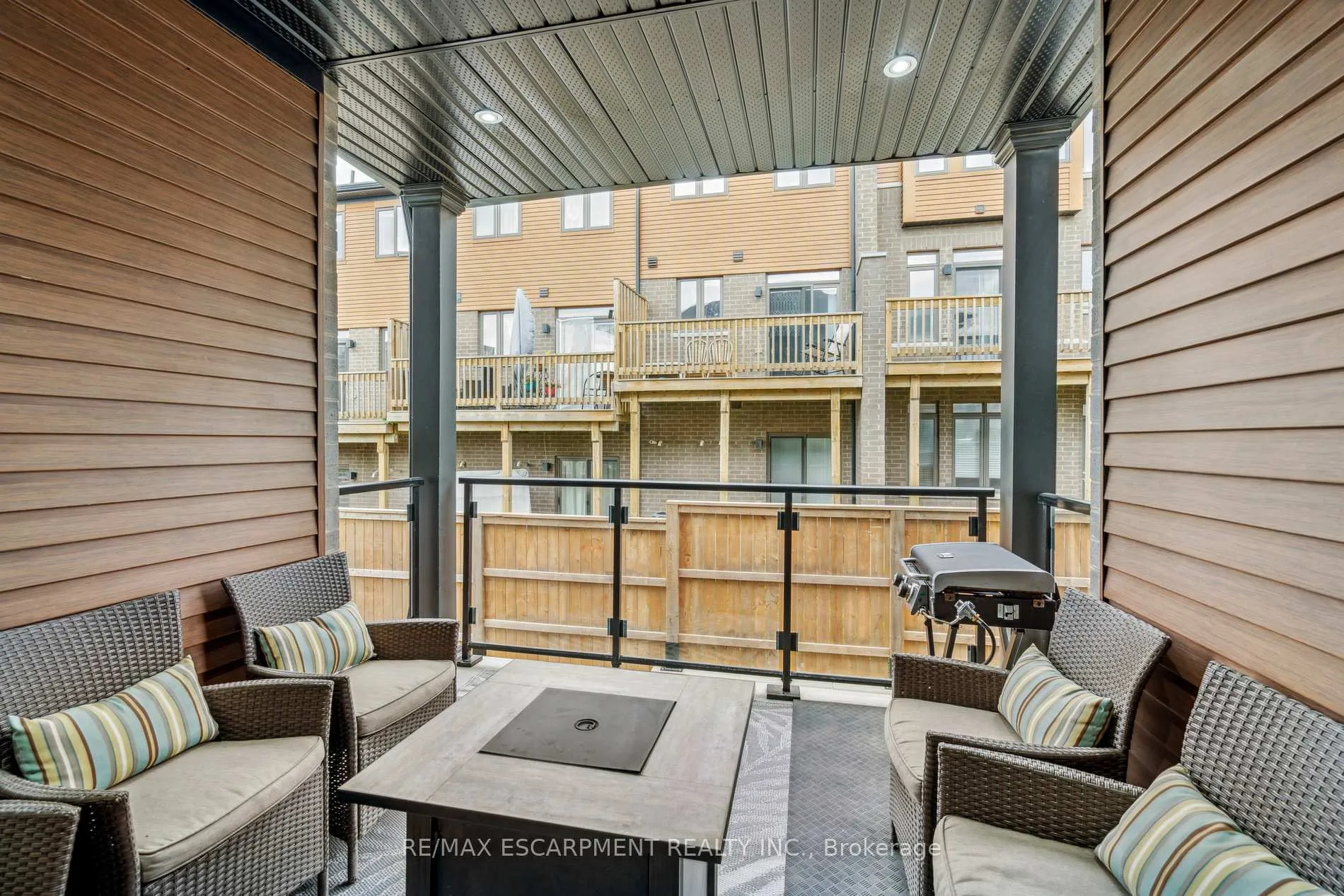 Photo 19 of Unit 305, 30 Times Square Boulevard, Hamilton, Stoney Creek — HOMEH