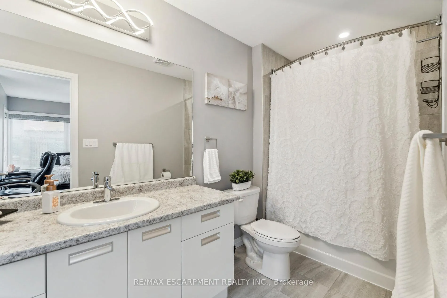 Photo 26 of Unit 305, 30 Times Square Boulevard, Hamilton, Stoney Creek — HOMEH
