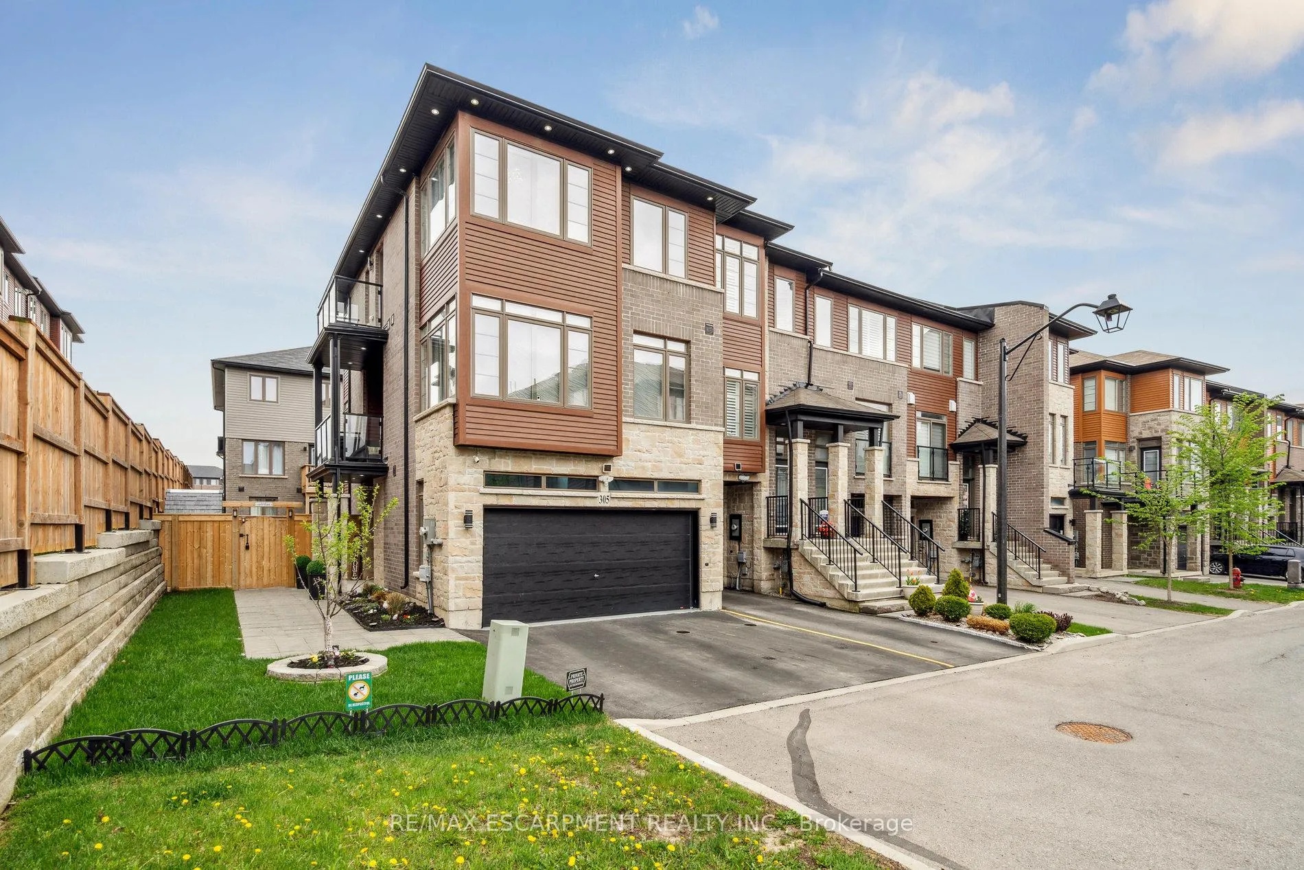 Photo 35 of Unit 305, 30 Times Square Boulevard, Hamilton, Stoney Creek — HOMEH