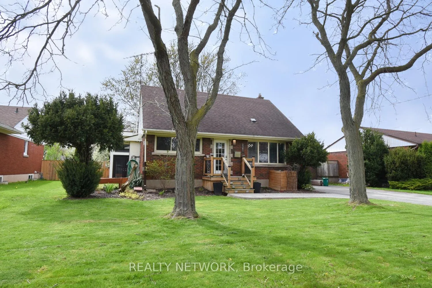 Photo 1 of 3381 Marion Avenue, Niagara Falls, Stamford — HOMEH