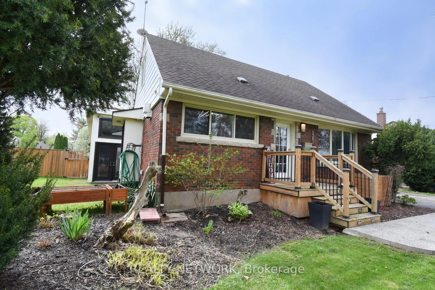 Photo 2 of 3381 Marion Avenue, Niagara Falls, Stamford — HOMEH