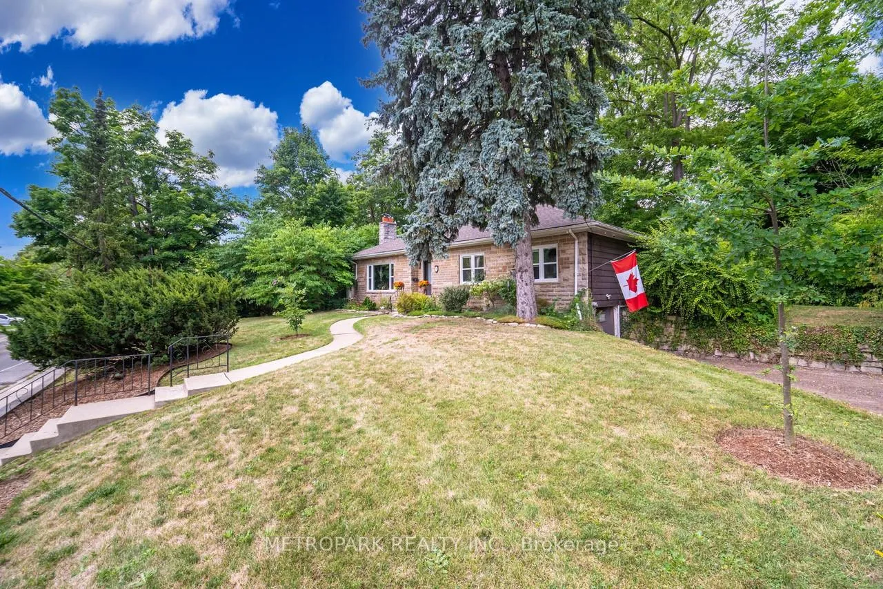 Photo 2 of 82 Creighton Road, Hamilton, Dundas — HOMEH