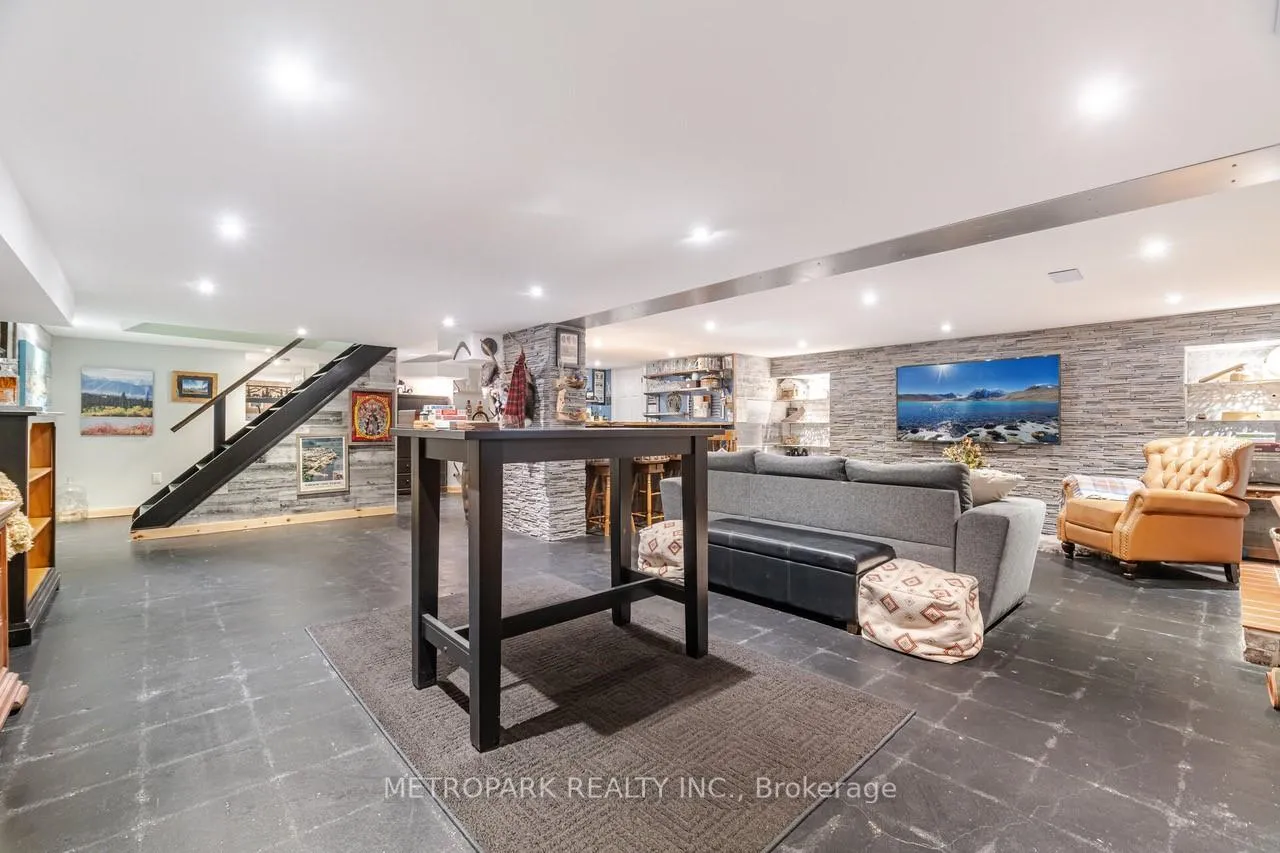 Photo 32 of 82 Creighton Road, Hamilton, Dundas — HOMEH
