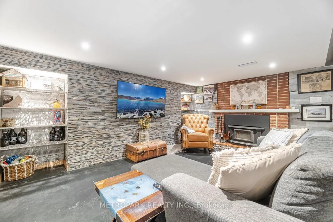 Photo 33 of 82 Creighton Road, Hamilton, Dundas — HOMEH