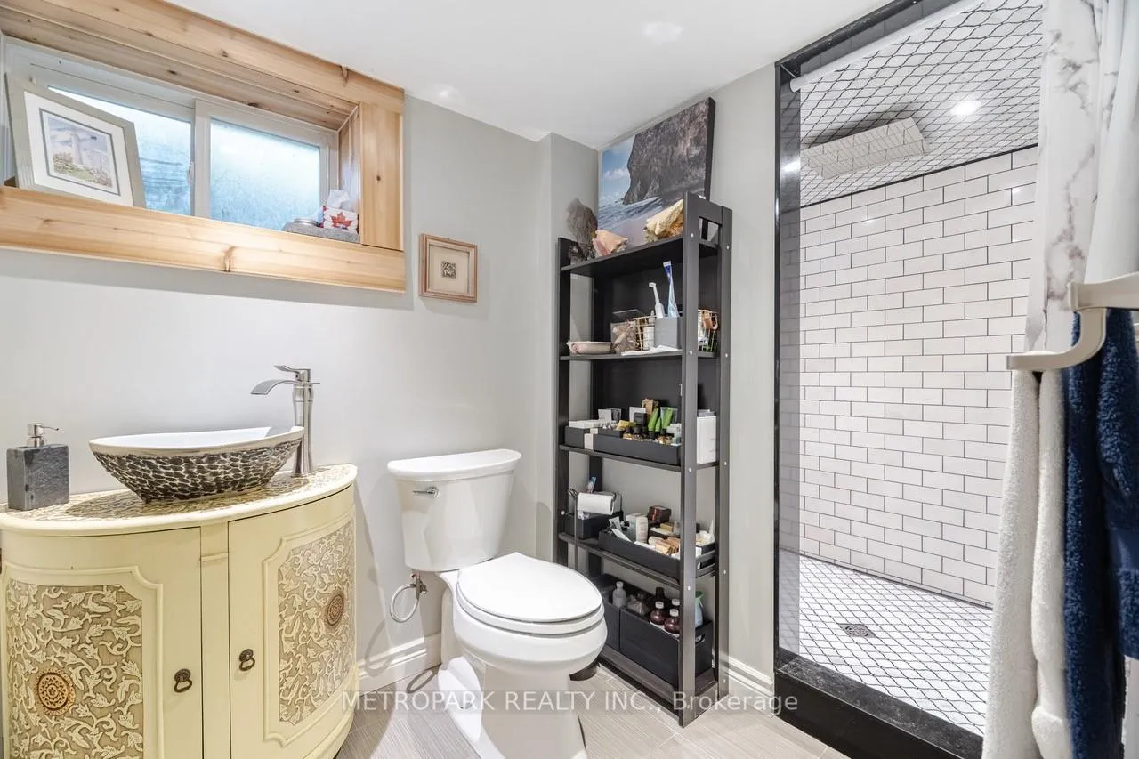 Photo 38 of 82 Creighton Road, Hamilton, Dundas — HOMEH