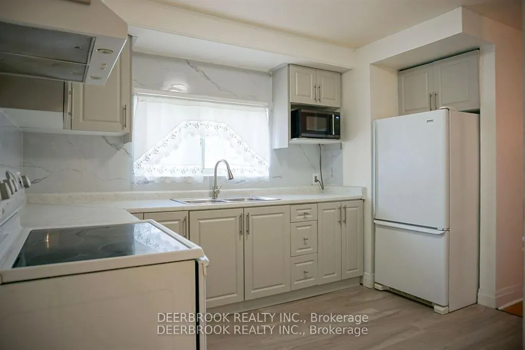 Photo 10 of 3742 Montcalm Street, Windsor — HOMEH