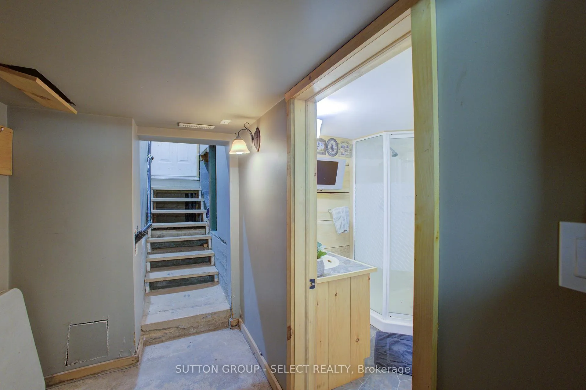 Photo 32 of 1013 Perth Rd 139, Perth South, Blanshard — HOMEH