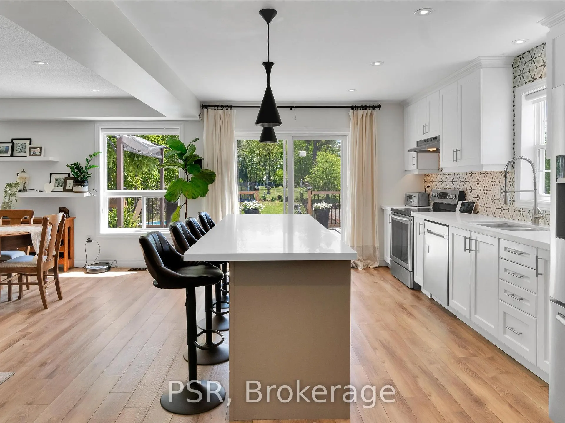 Photo 8 of 13 Quinn Forest Drive, Bracebridge, Macaulay — HOMEH