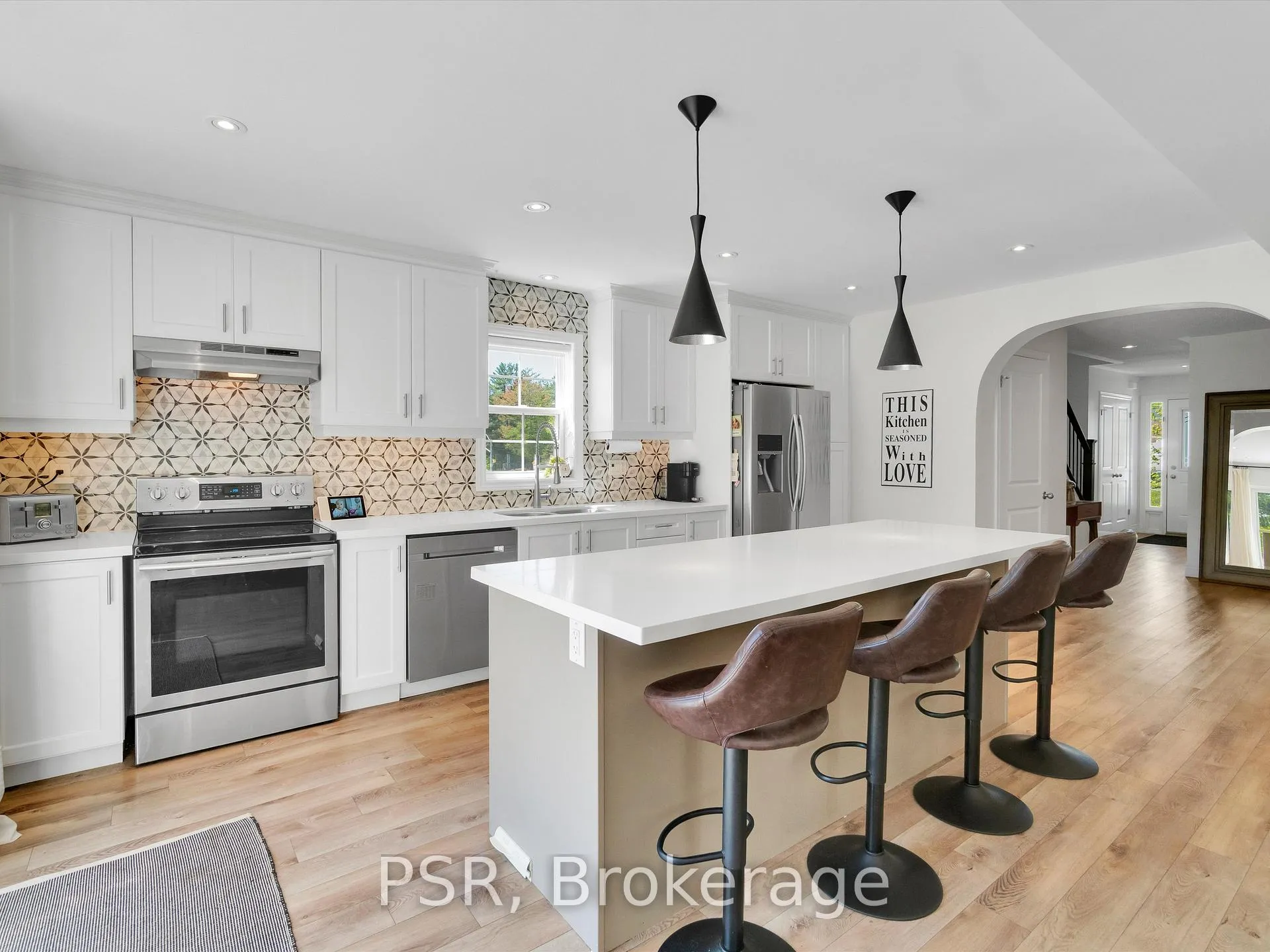 Photo 10 of 13 Quinn Forest Drive, Bracebridge, Macaulay — HOMEH
