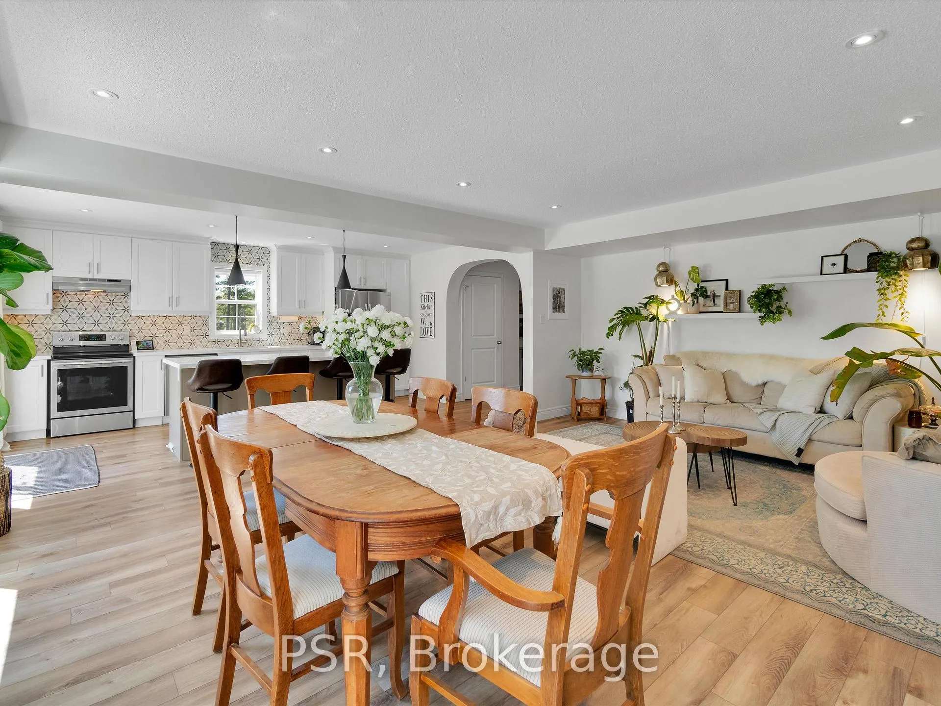 Photo 11 of 13 Quinn Forest Drive, Bracebridge, Macaulay — HOMEH