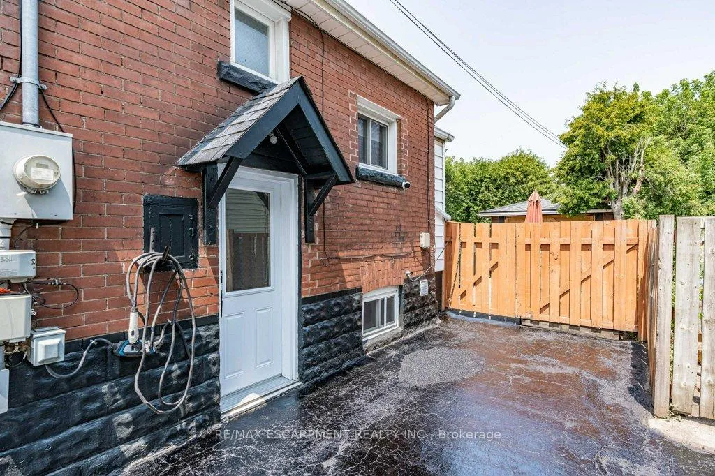 Photo 3 of 67 Mayflower Avenue, Hamilton, Crown Point — HOMEH
