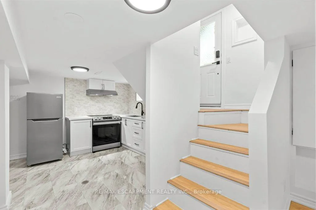 Photo 33 of 67 Mayflower Avenue, Hamilton, Crown Point — HOMEH
