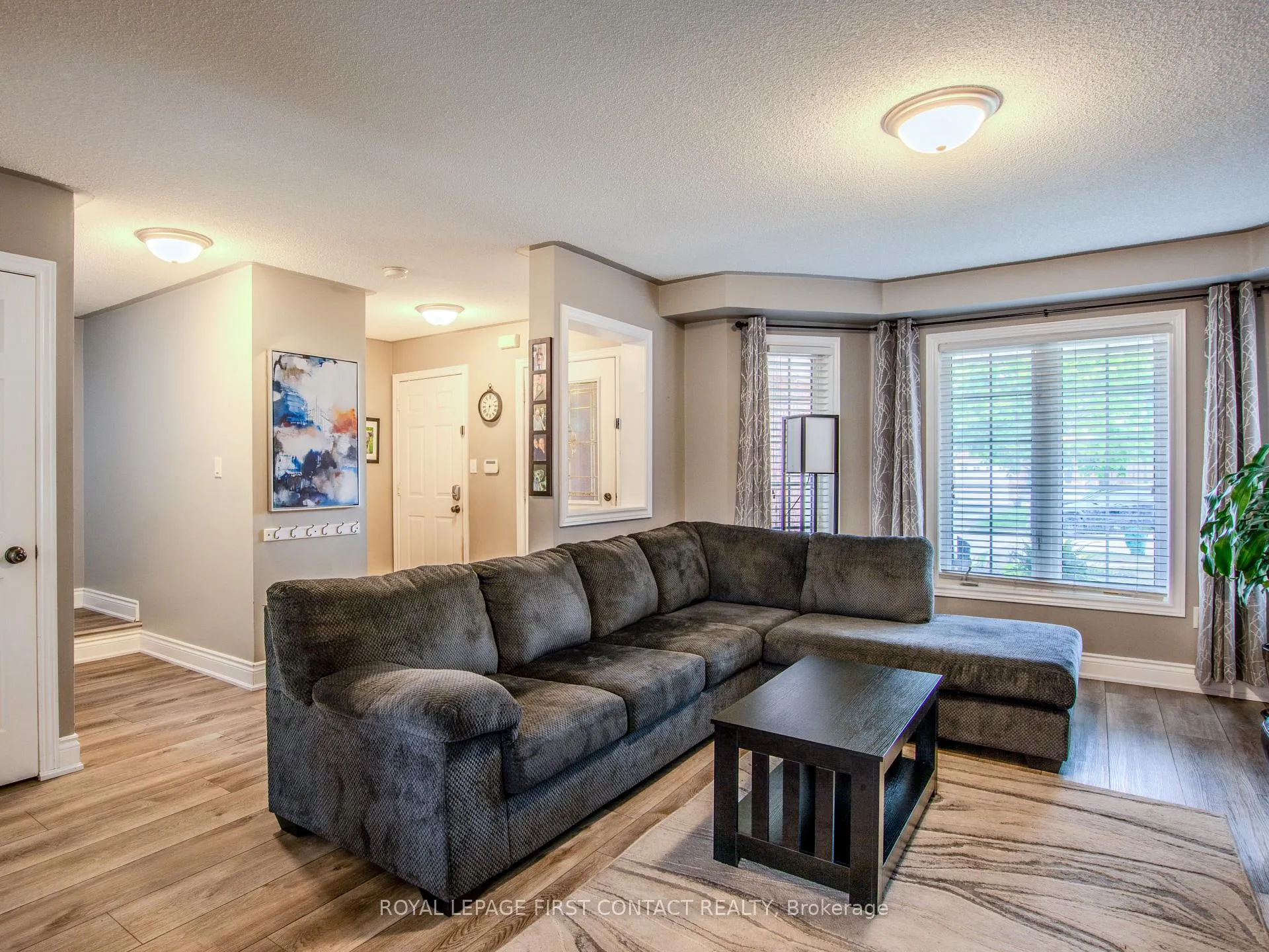 Photo 10 of 65 Gore Drive, Barrie, Ardagh — HOMEH