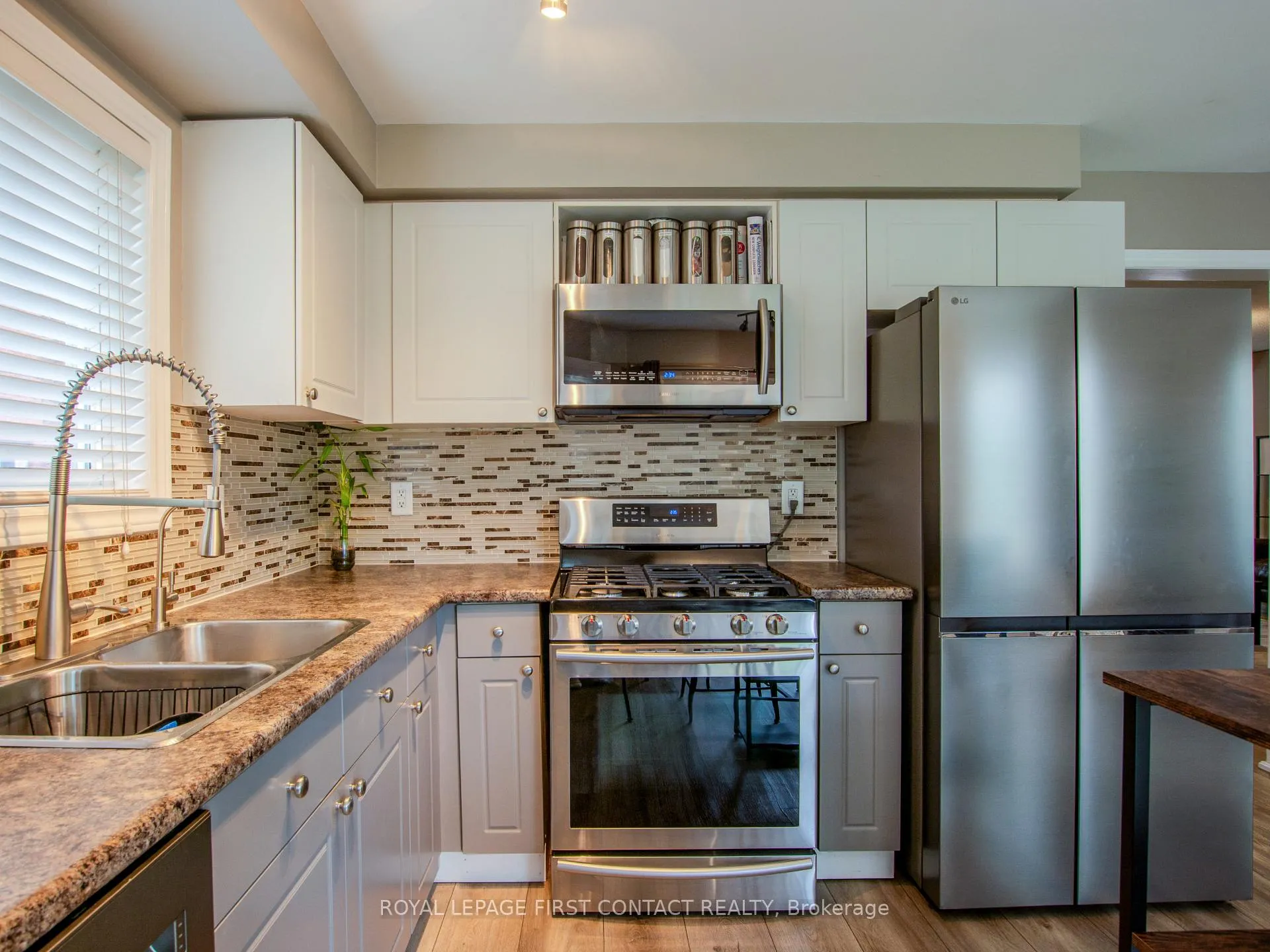 Photo 16 of 65 Gore Drive, Barrie, Ardagh — HOMEH