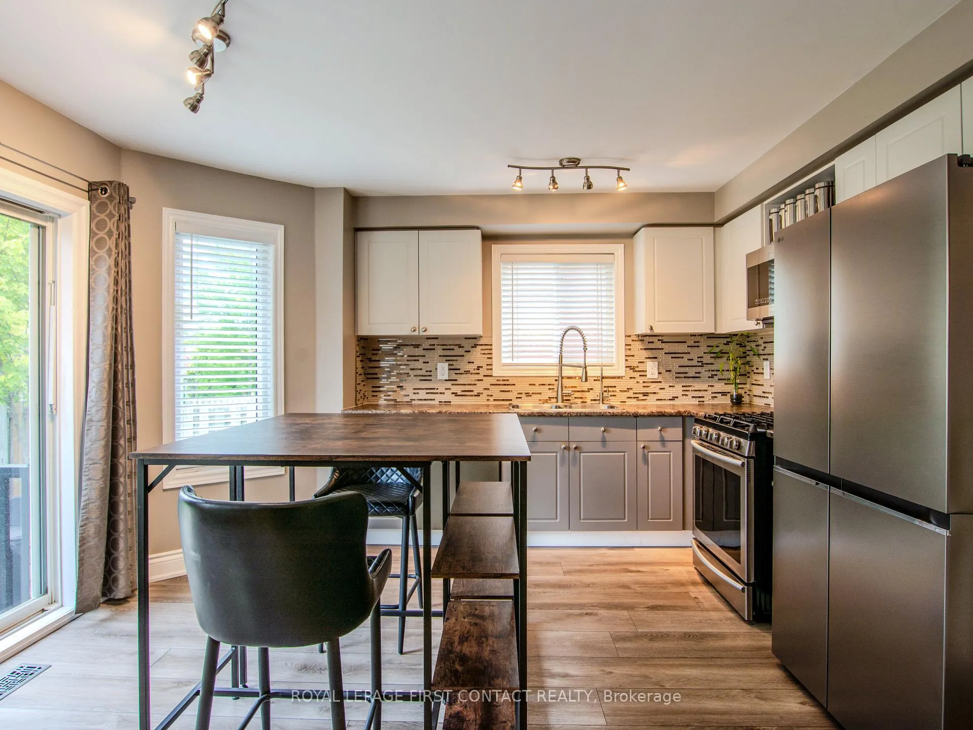 Photo 17 of 65 Gore Drive, Barrie, Ardagh — HOMEH