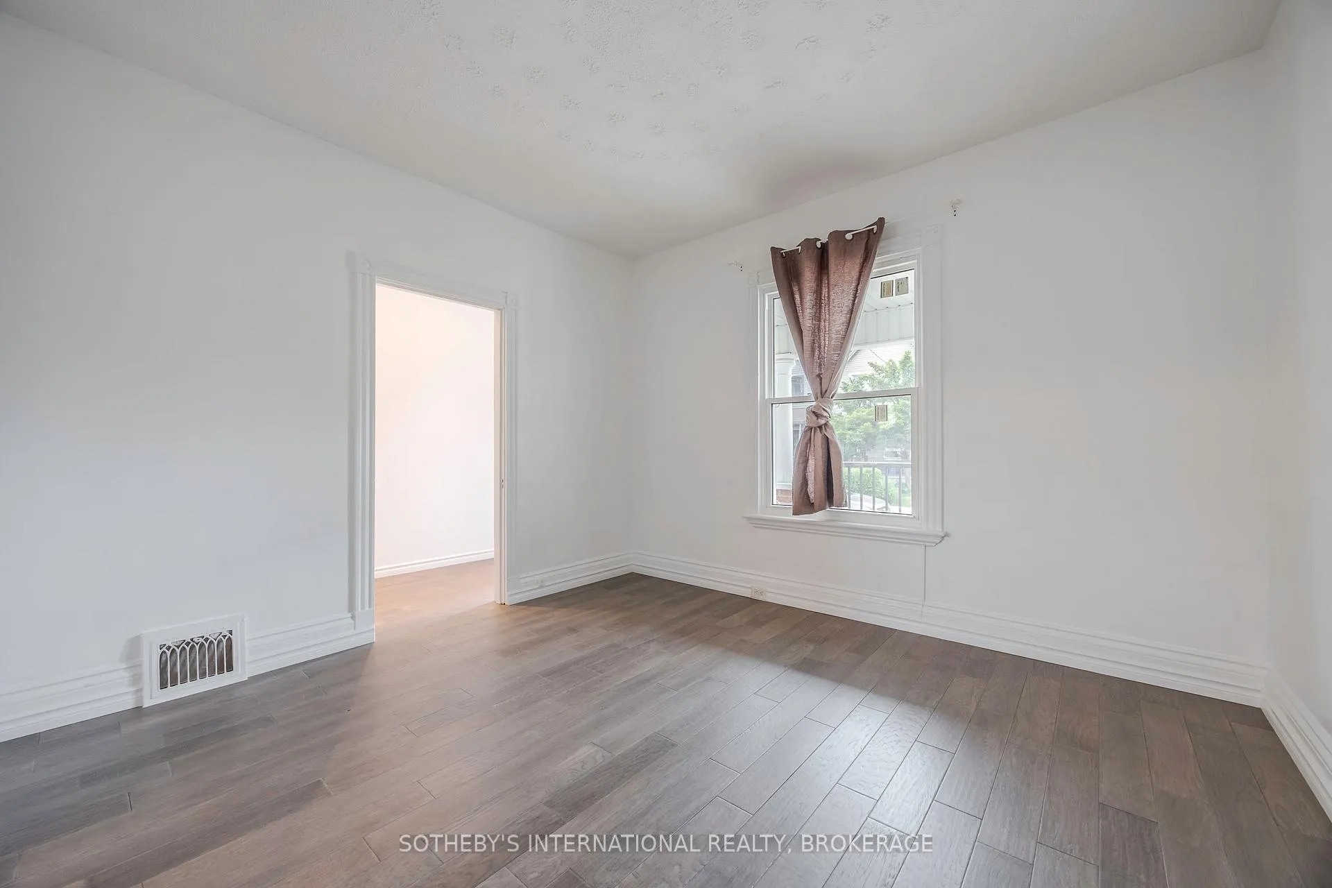 Photo 4 of 81 Clinton Street, Hamilton, Stipley — HOMEH