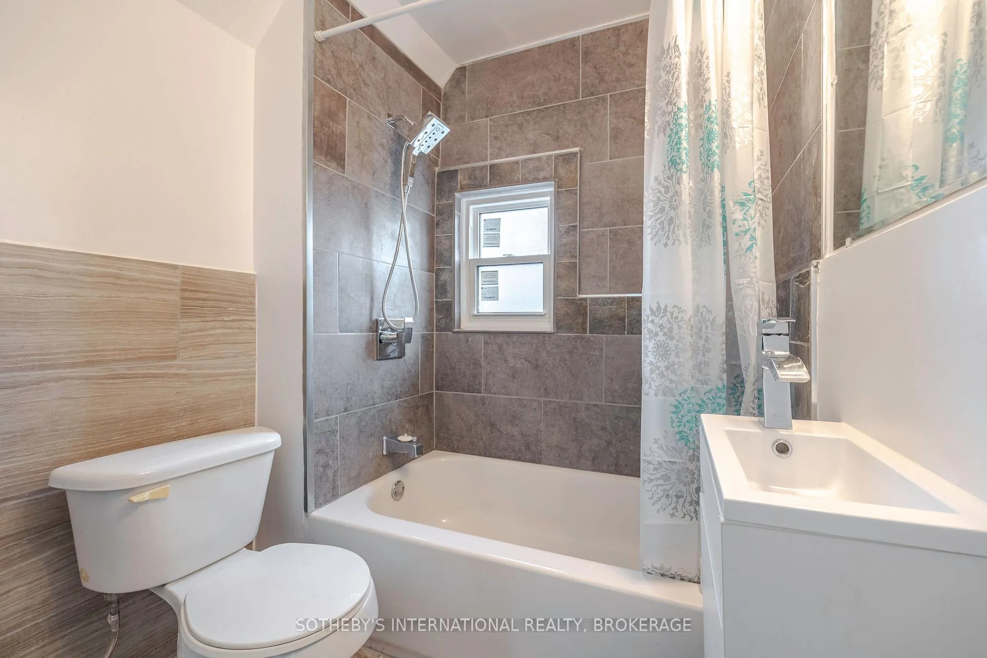 Photo 10 of 81 Clinton Street, Hamilton, Stipley — HOMEH