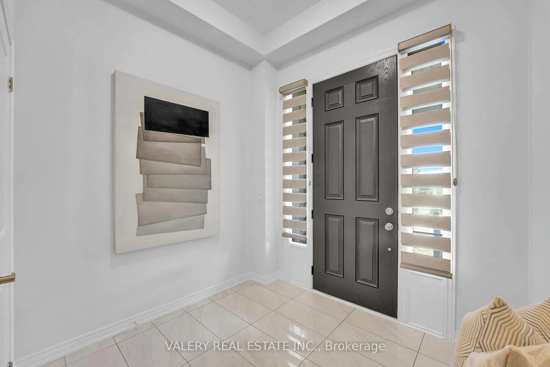 Photo 2 of 14 Grassbourne Avenue, Kitchener — HOMEH