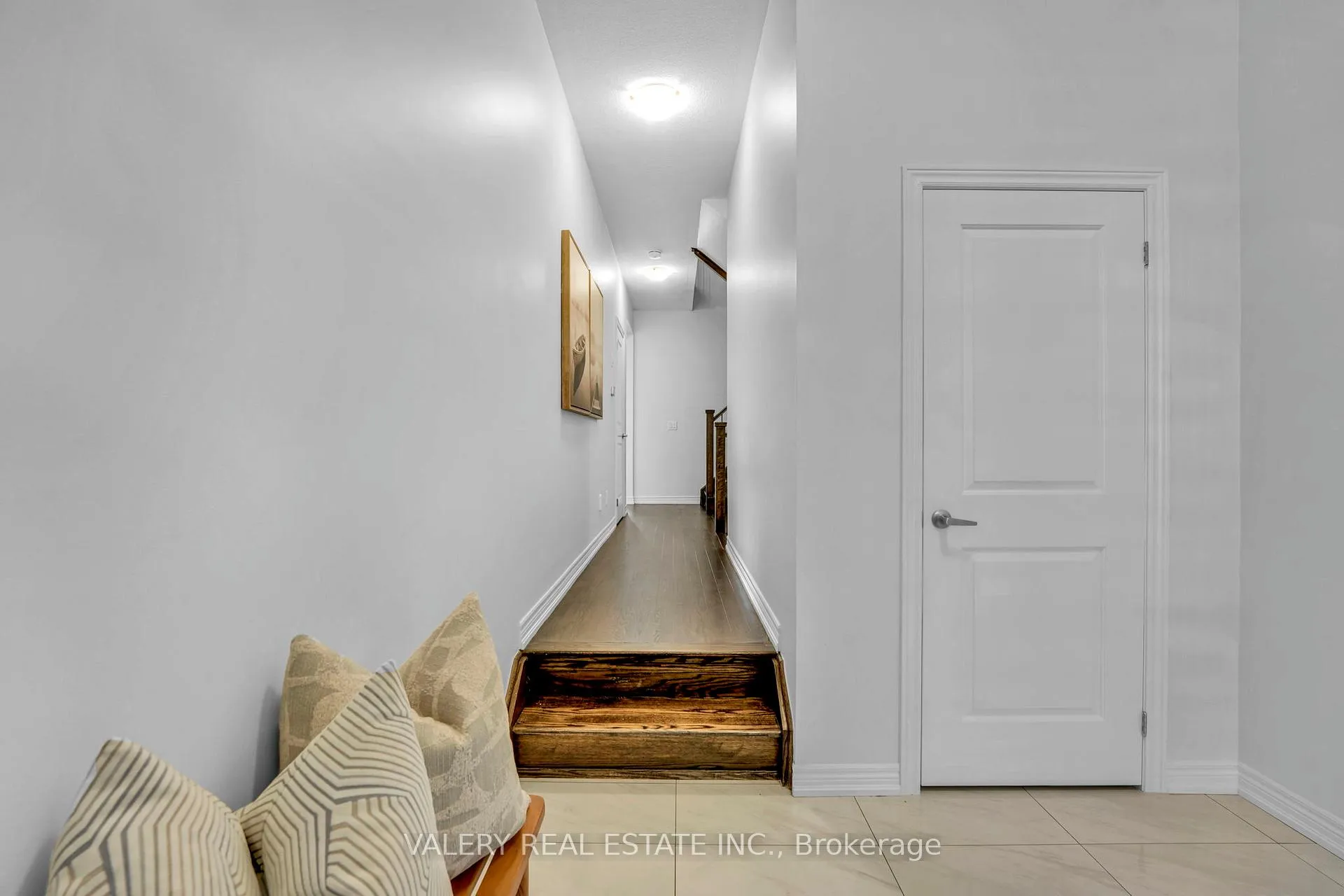 Photo 3 of 14 Grassbourne Avenue, Kitchener — HOMEH
