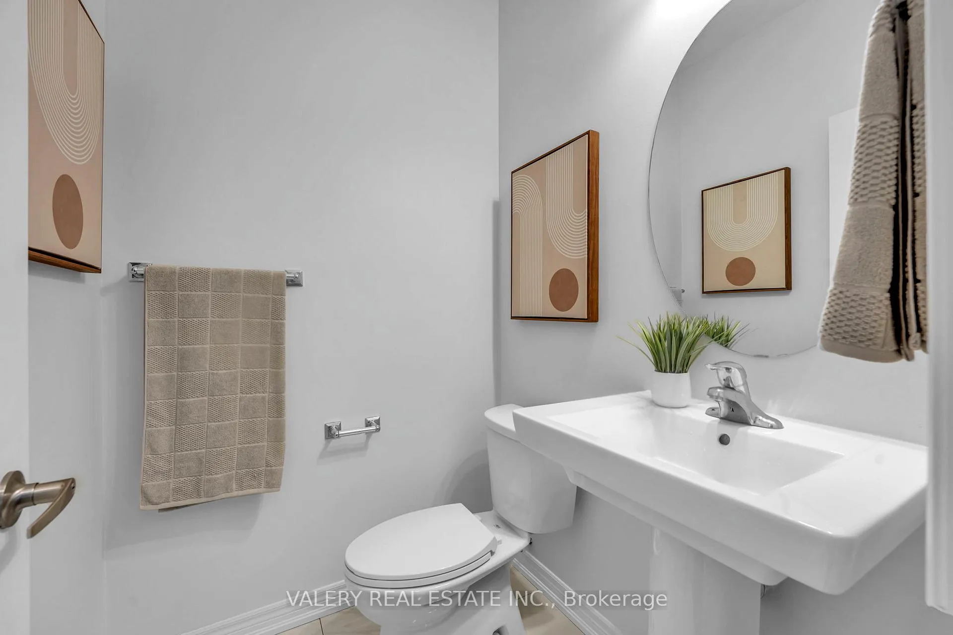 Photo 4 of 14 Grassbourne Avenue, Kitchener — HOMEH