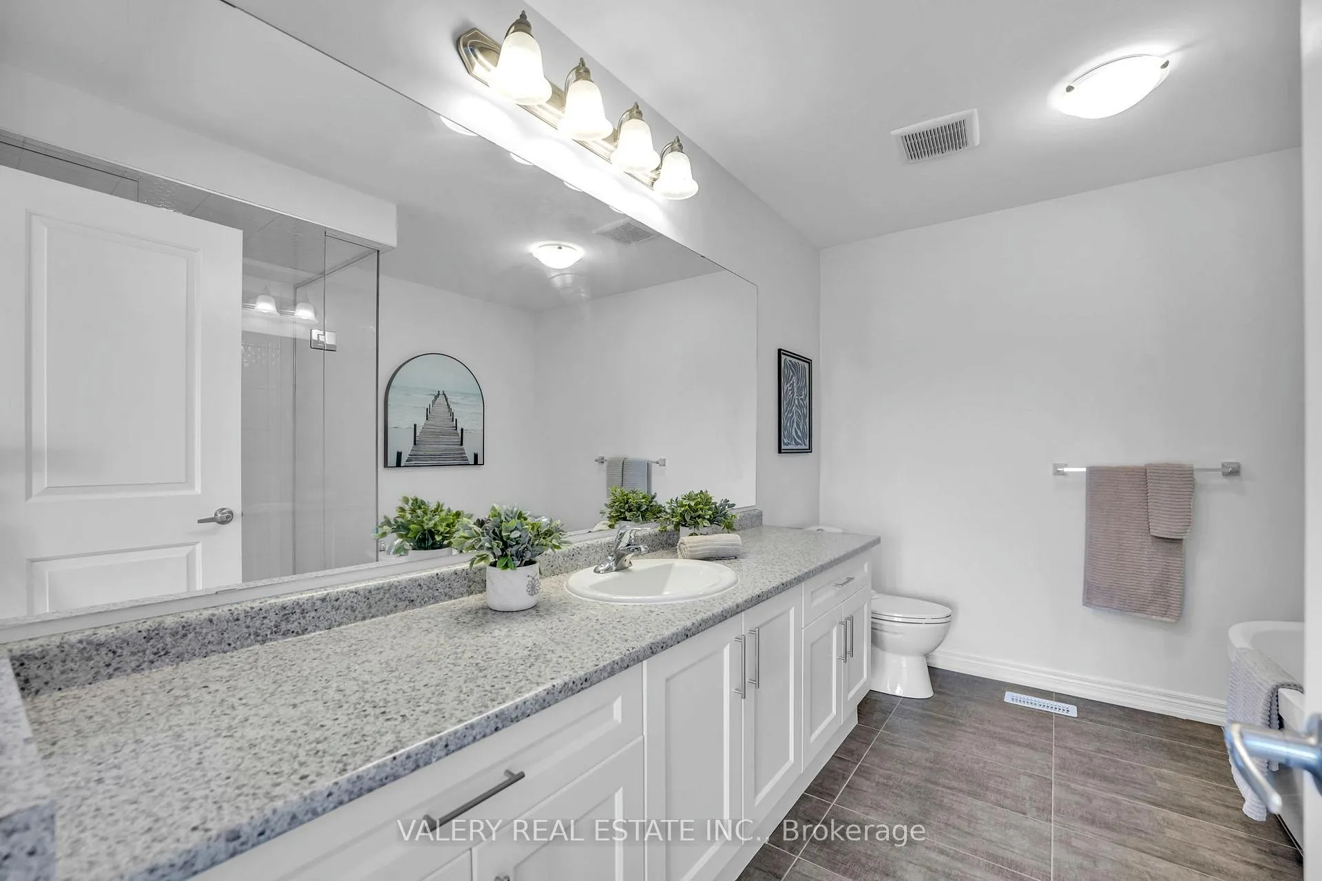 Photo 18 of 14 Grassbourne Avenue, Kitchener — HOMEH