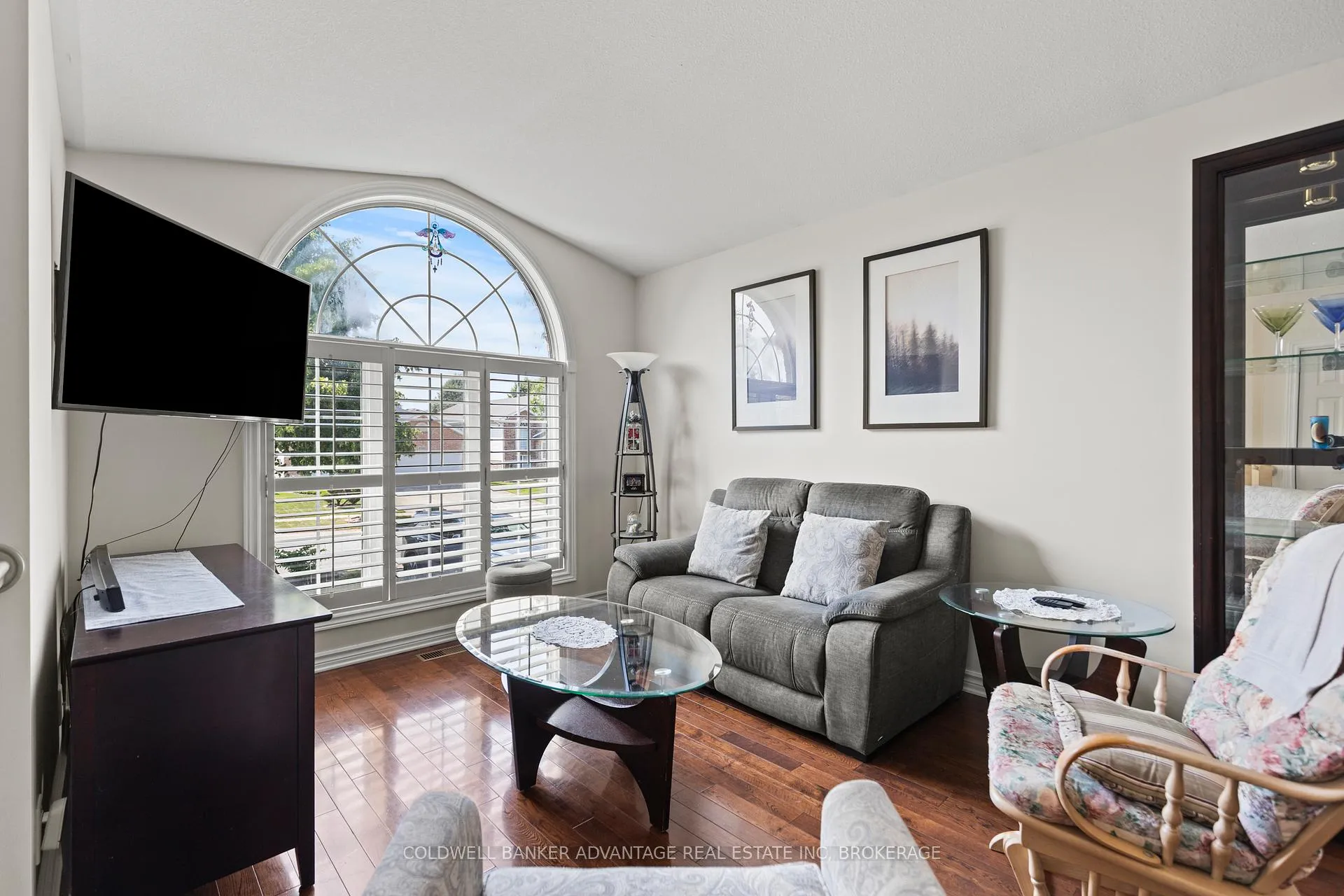 Photo 3 of 8097 Woodsview Crescent, Niagara Falls, Ascot — HOMEH