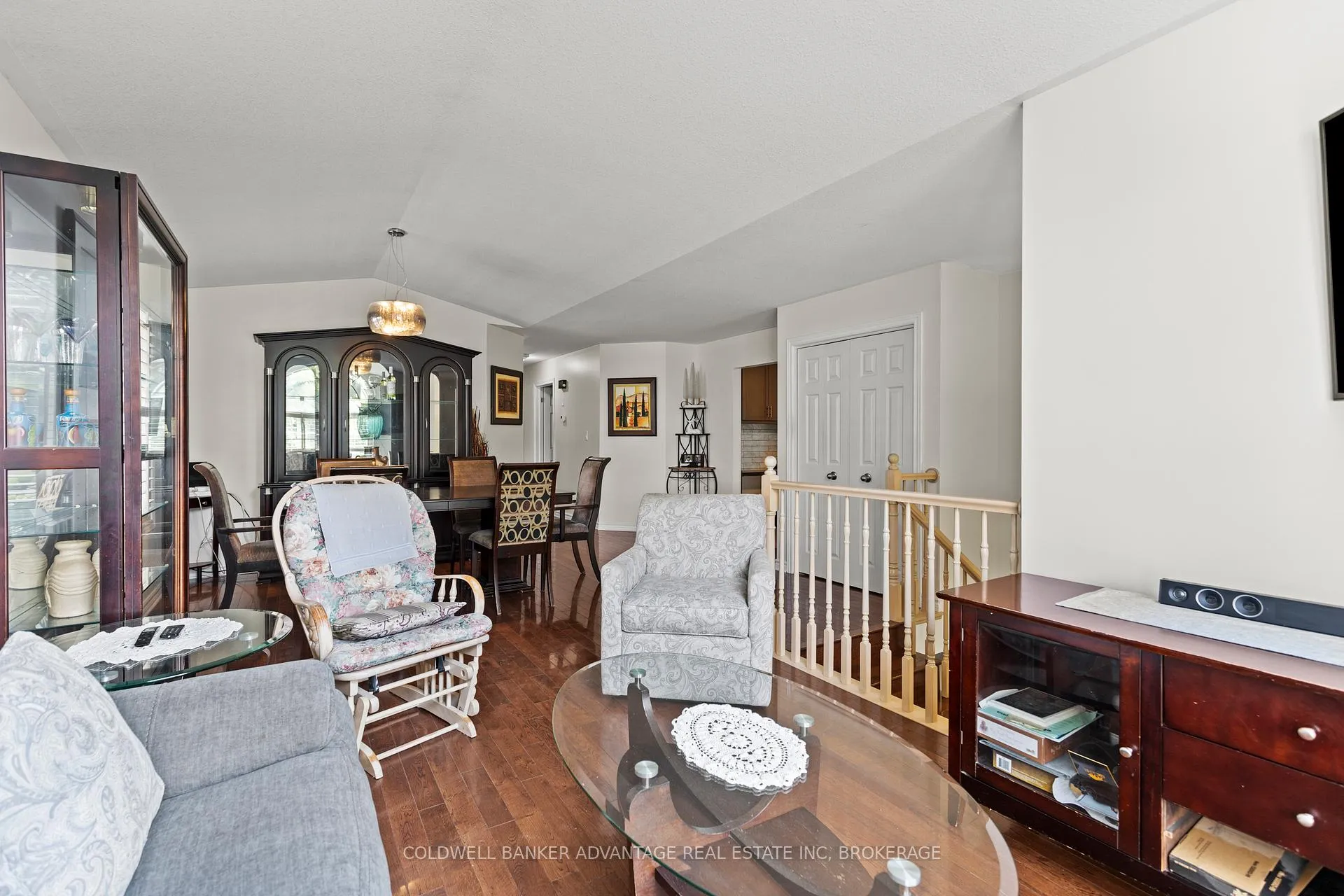 Photo 4 of 8097 Woodsview Crescent, Niagara Falls, Ascot — HOMEH