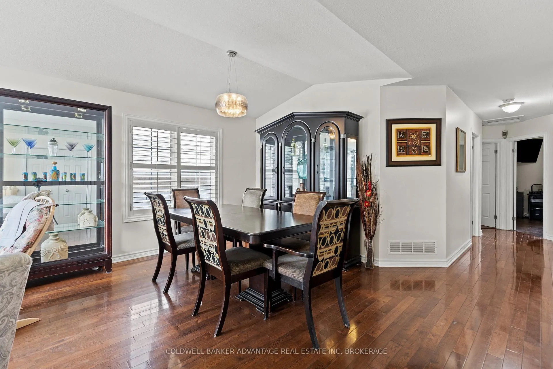 Photo 5 of 8097 Woodsview Crescent, Niagara Falls, Ascot — HOMEH