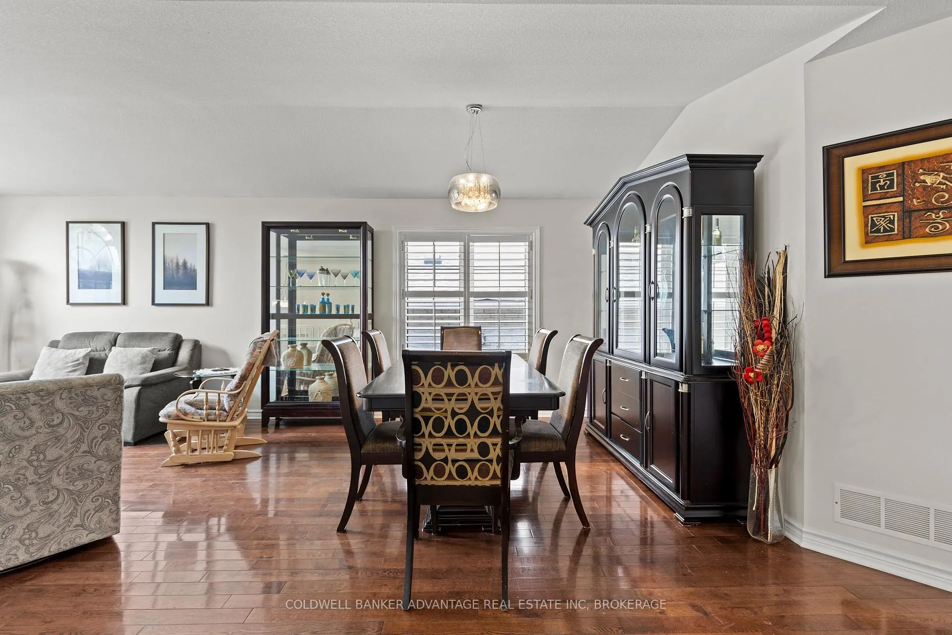 Photo 6 of 8097 Woodsview Crescent, Niagara Falls, Ascot — HOMEH