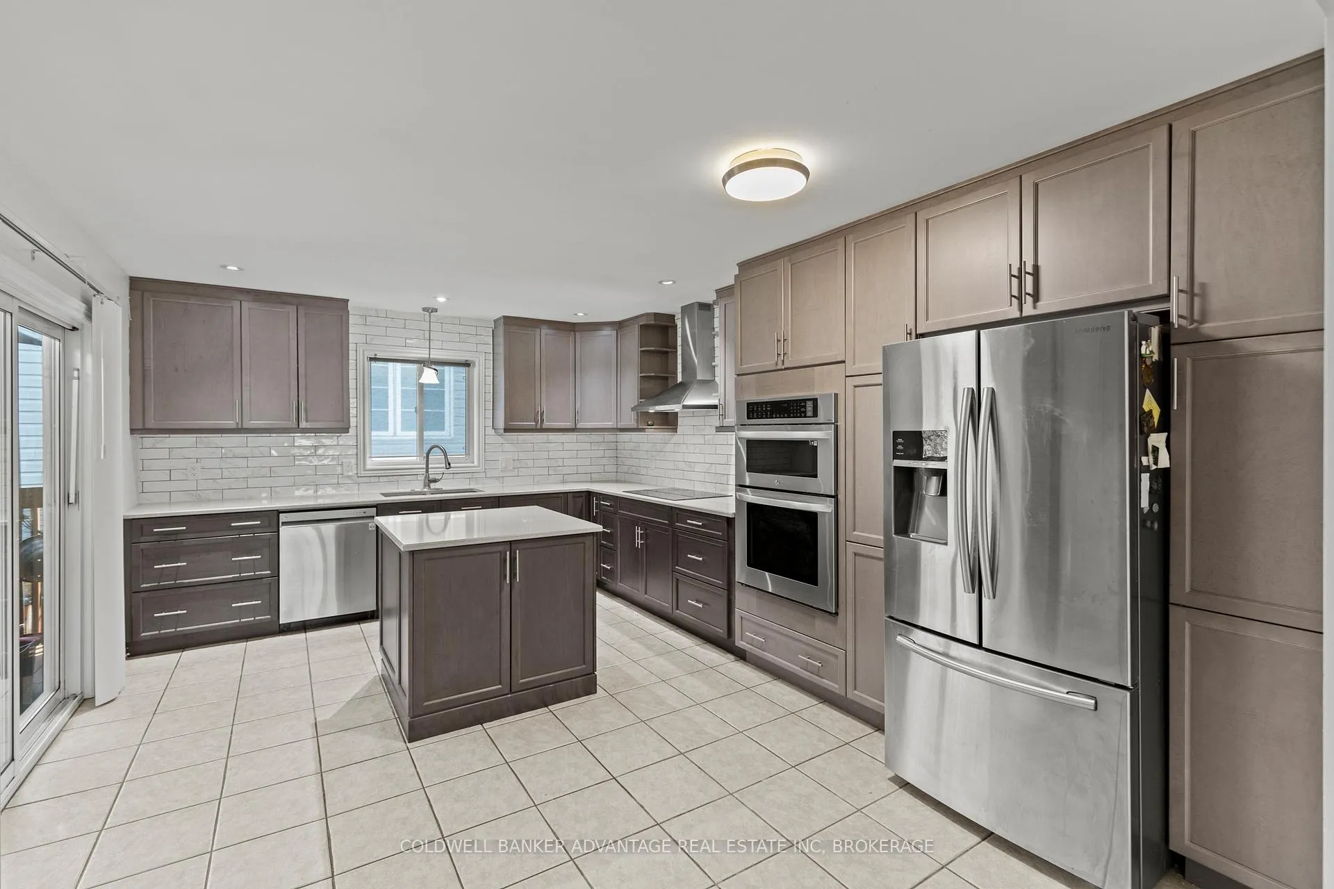 Photo 7 of 8097 Woodsview Crescent, Niagara Falls, Ascot — HOMEH
