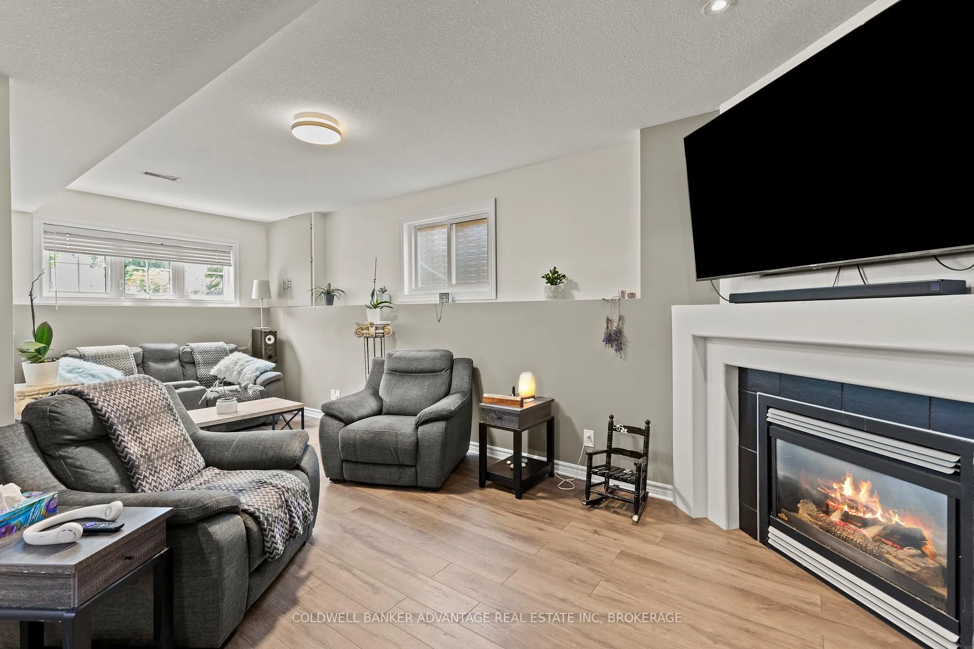 Photo 14 of 8097 Woodsview Crescent, Niagara Falls, Ascot — HOMEH