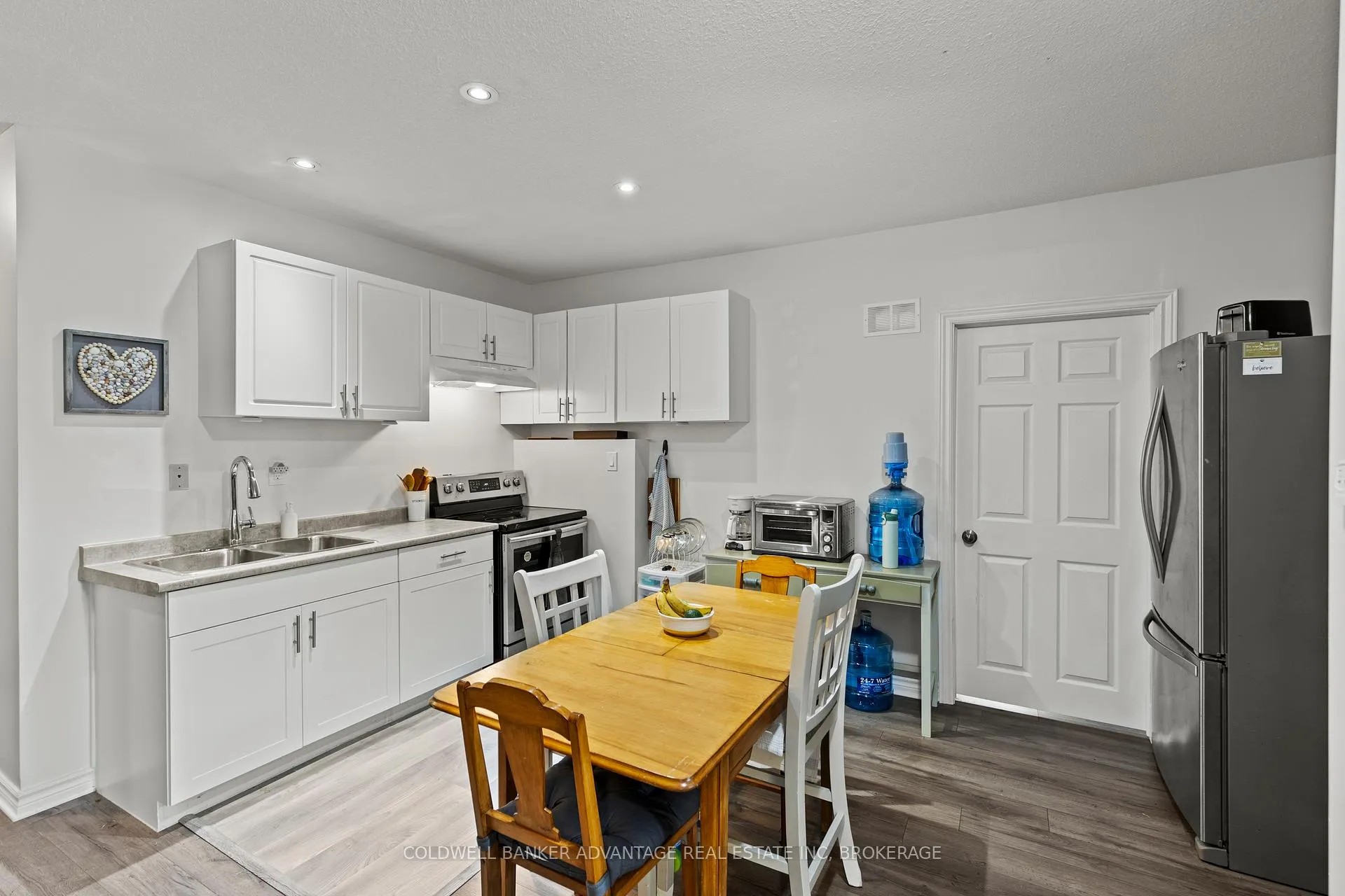 Photo 16 of 8097 Woodsview Crescent, Niagara Falls, Ascot — HOMEH