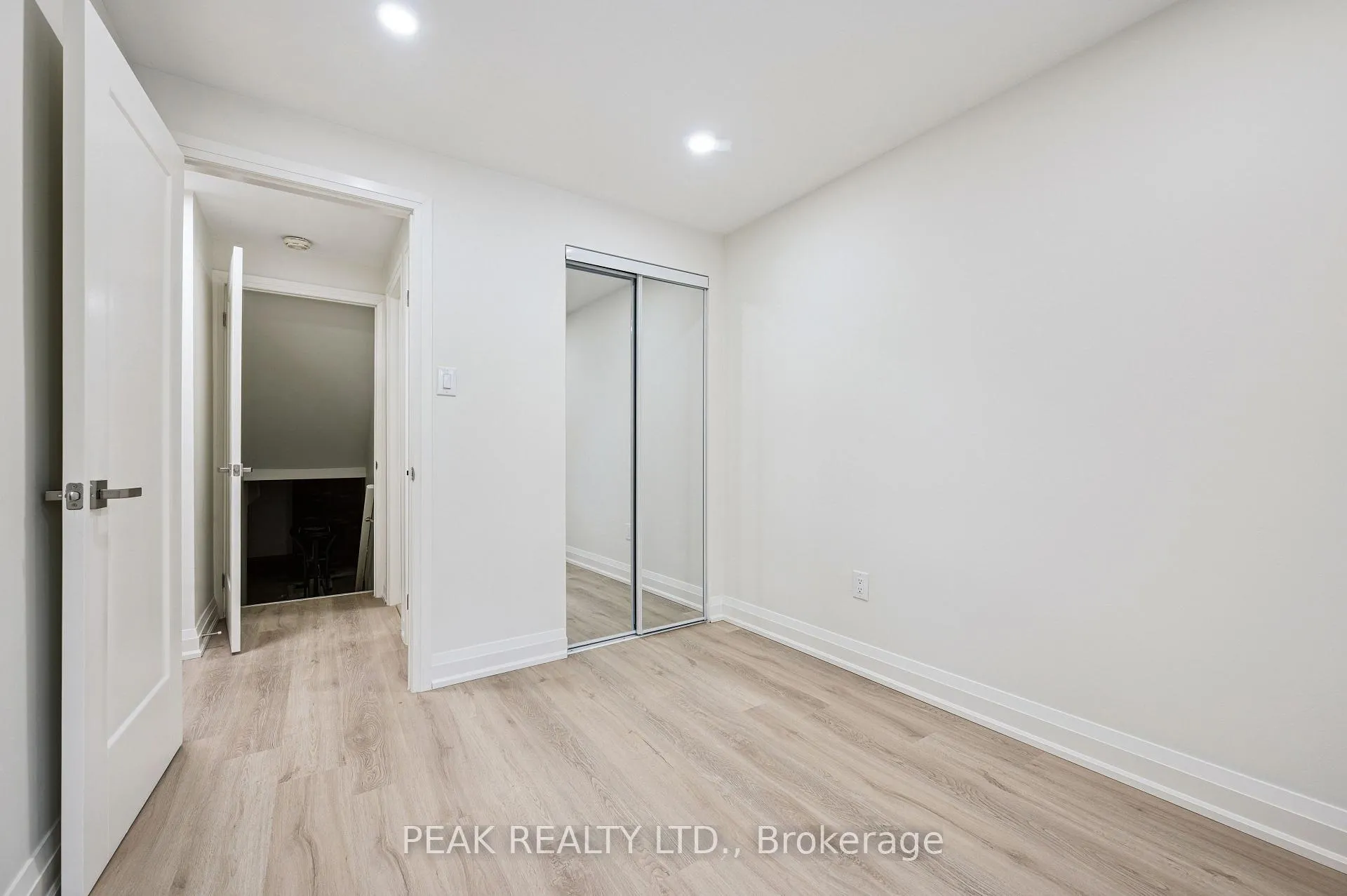 Photo 11 of 116 Markwood Drive, Kitchener — HOMEH