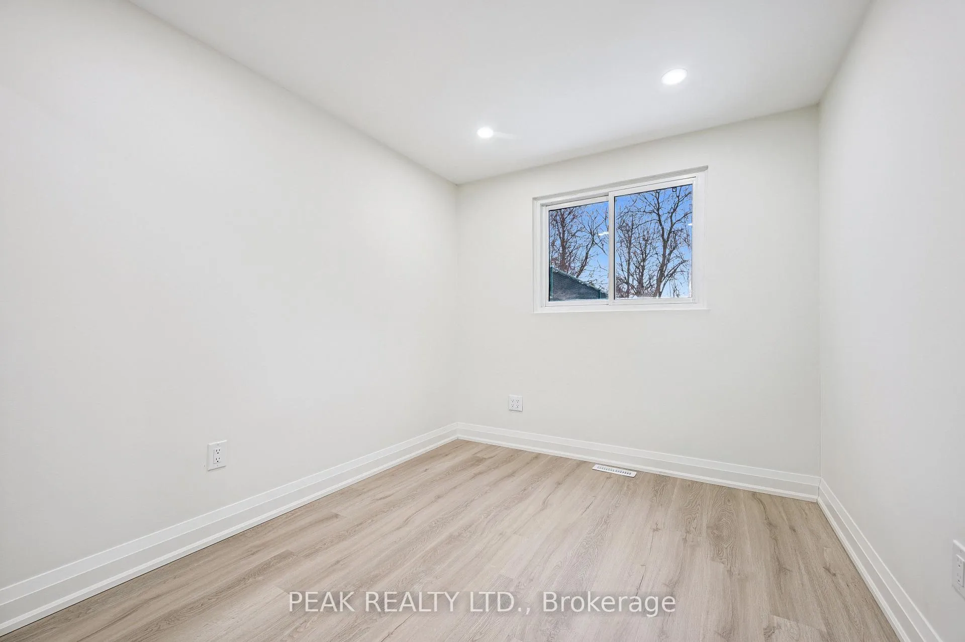 Photo 12 of 116 Markwood Drive, Kitchener — HOMEH
