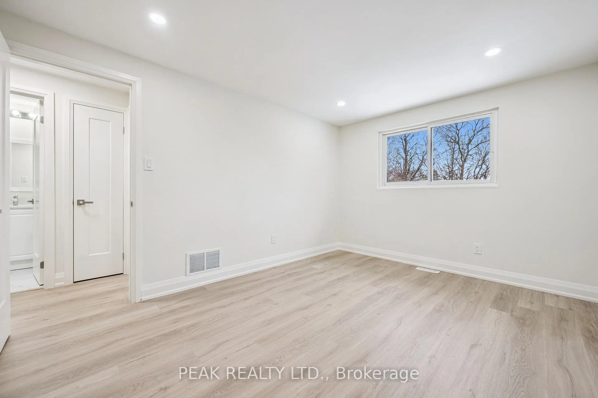 Photo 14 of 116 Markwood Drive, Kitchener — HOMEH