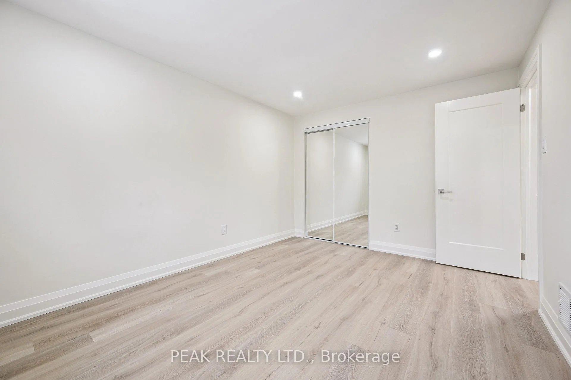 Photo 15 of 116 Markwood Drive, Kitchener — HOMEH