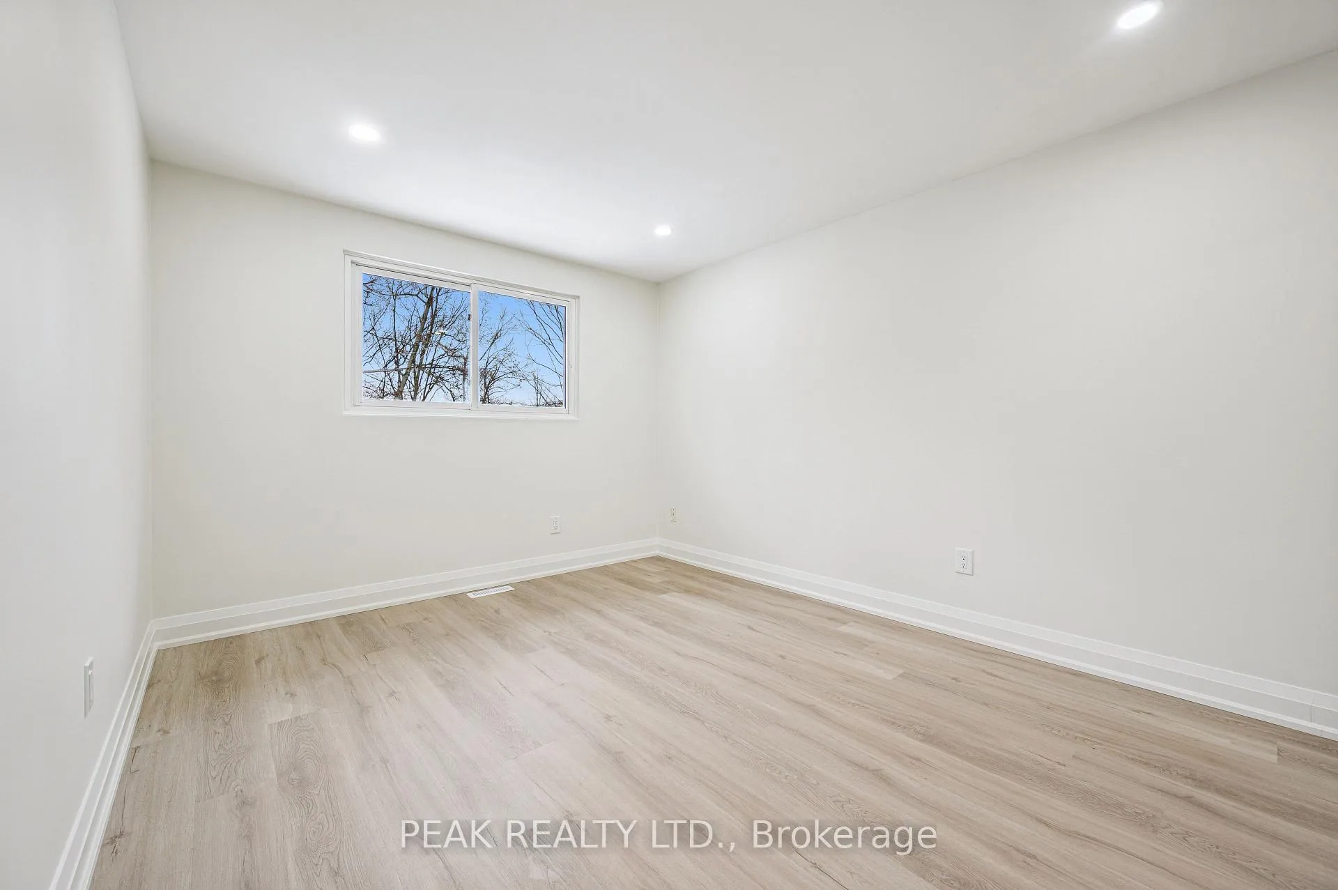 Photo 16 of 116 Markwood Drive, Kitchener — HOMEH